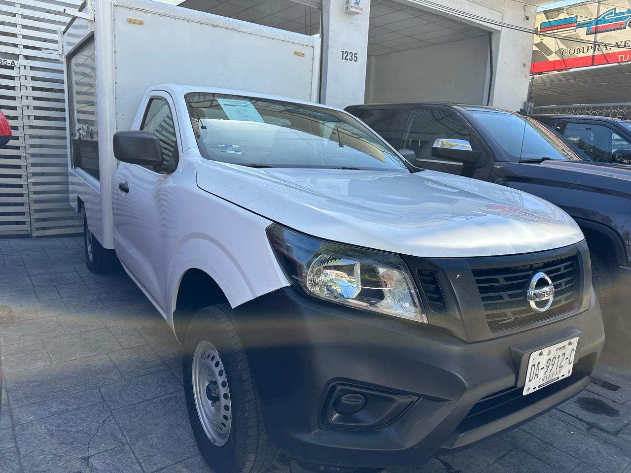 Nissan NP300 2018 ESTACAS CAJA SECA Automático Blanco