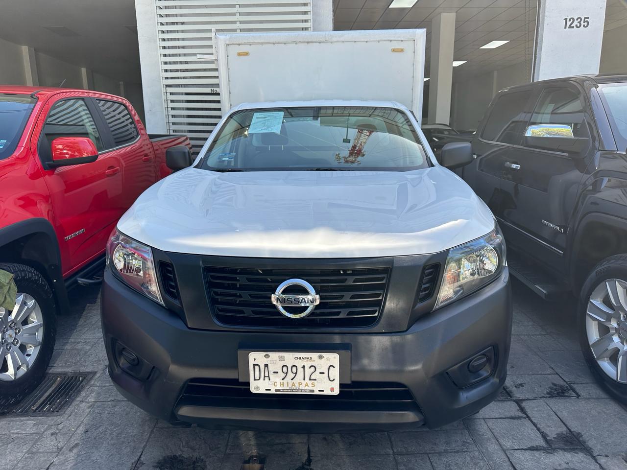 Nissan NP300 2018 ESTACAS CAJA SECA Automático Blanco