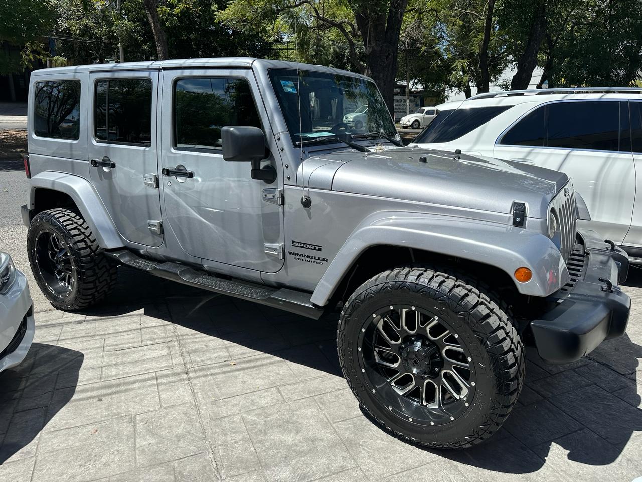 Jeep Wrangler 2015 UNLIMITED SPORT Automático Plata