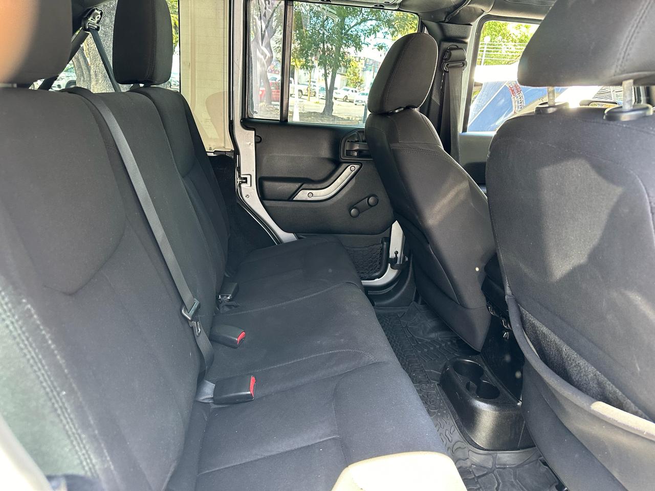 Jeep Wrangler 2015 UNLIMITED SPORT Automático Plata