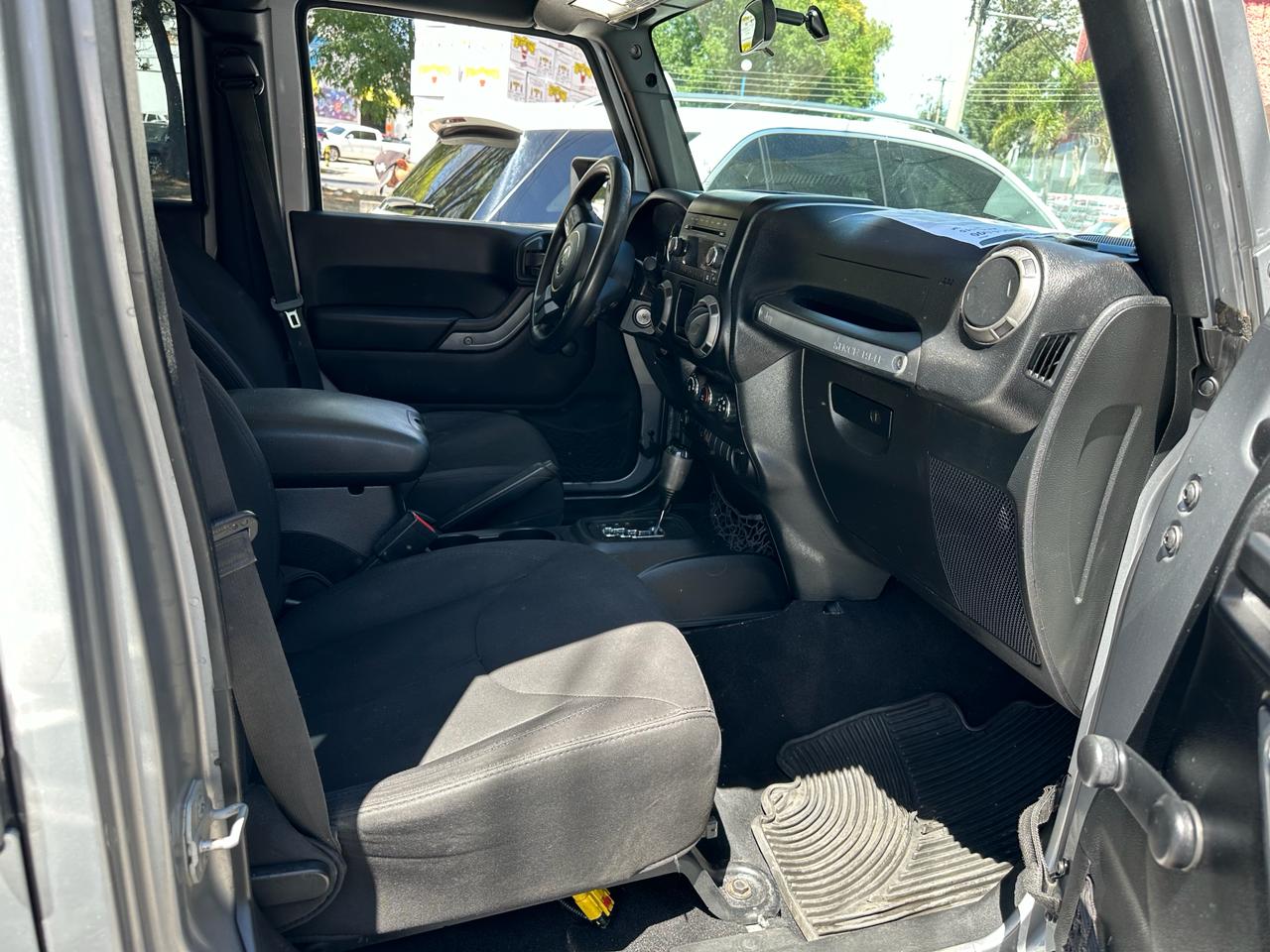 Jeep Wrangler 2015 UNLIMITED SPORT Automático Plata