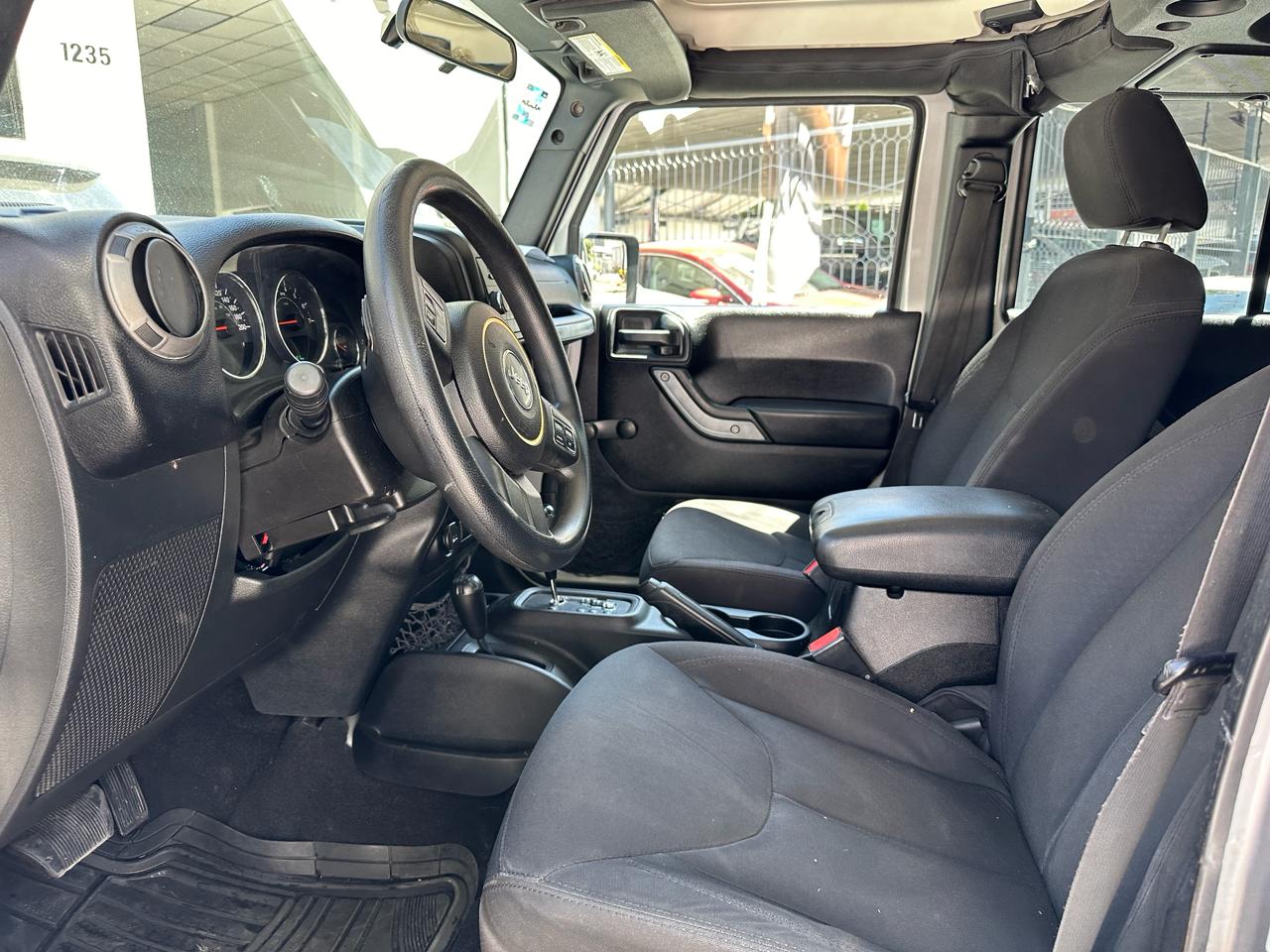 Jeep Wrangler 2015 UNLIMITED SPORT Automático Plata