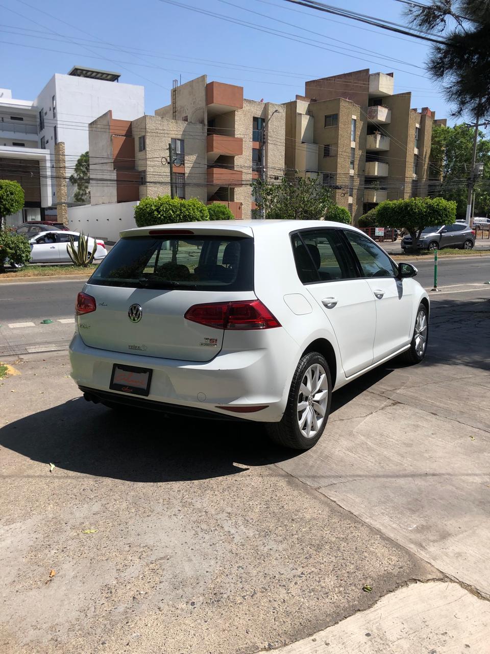 Volkswagen Golf 2017 CONFORTLINE SPORT TSI Automático Blanco