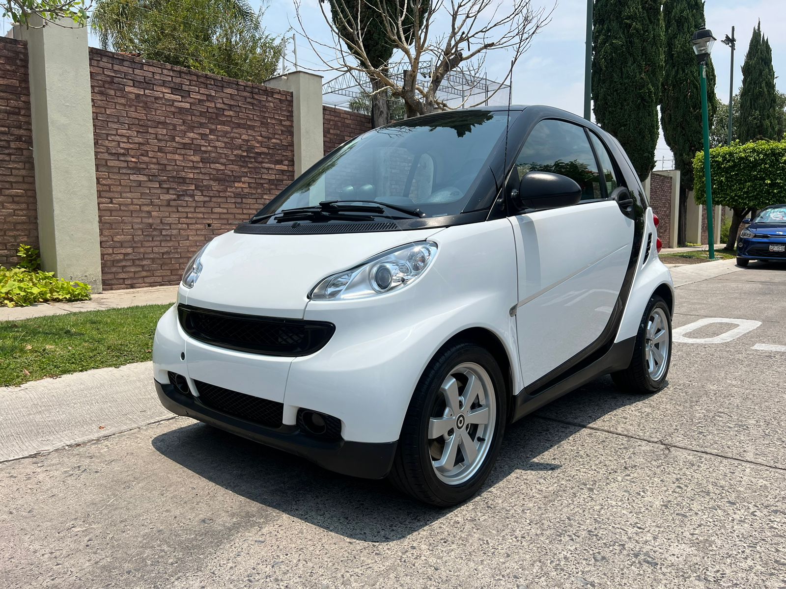 Smart Fortwo 2012 COUPE MHD BLACK & WHITE AUT Automático Blanco