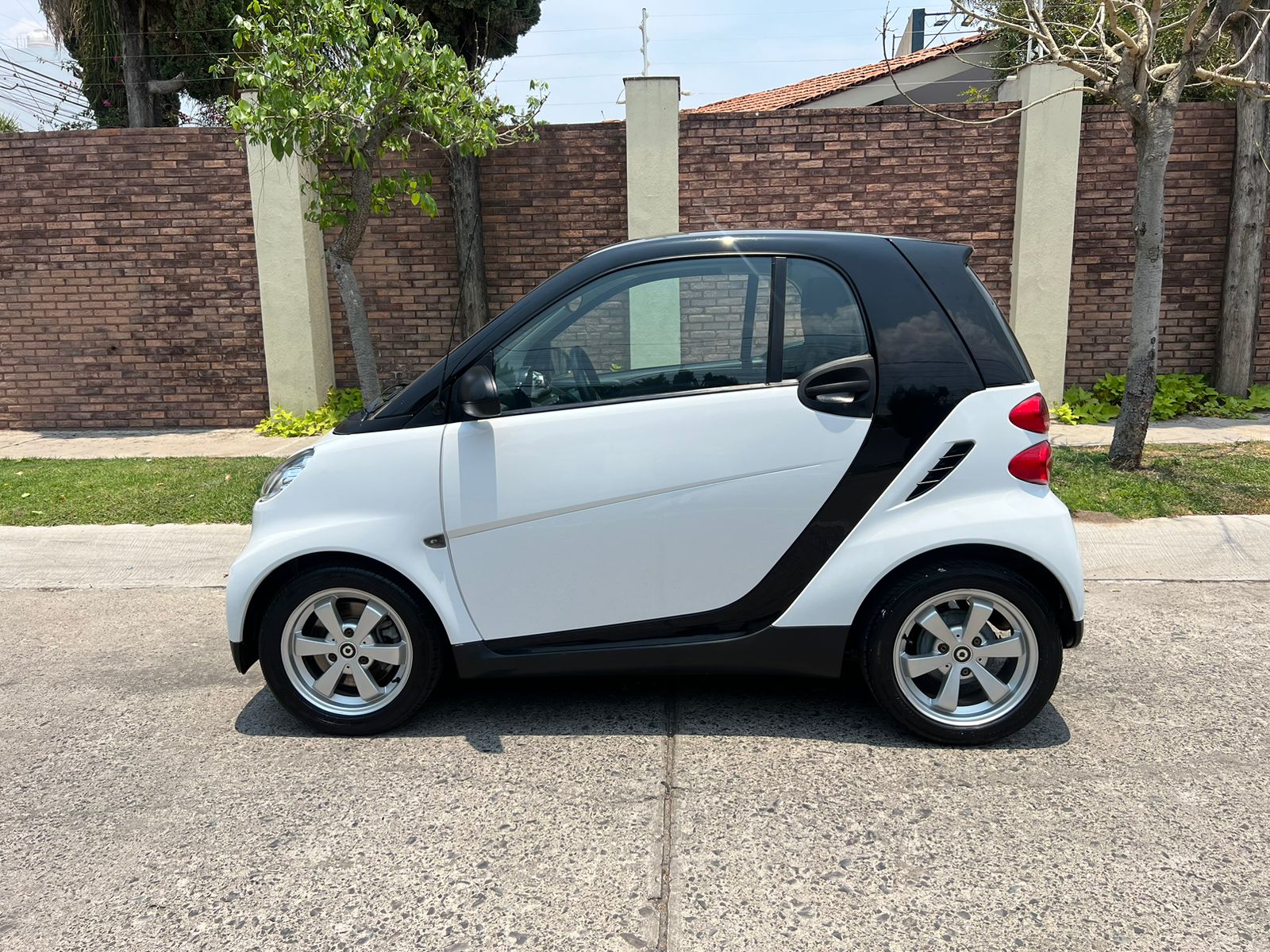 Smart Fortwo 2012 COUPE MHD BLACK & WHITE AUT Automático Blanco