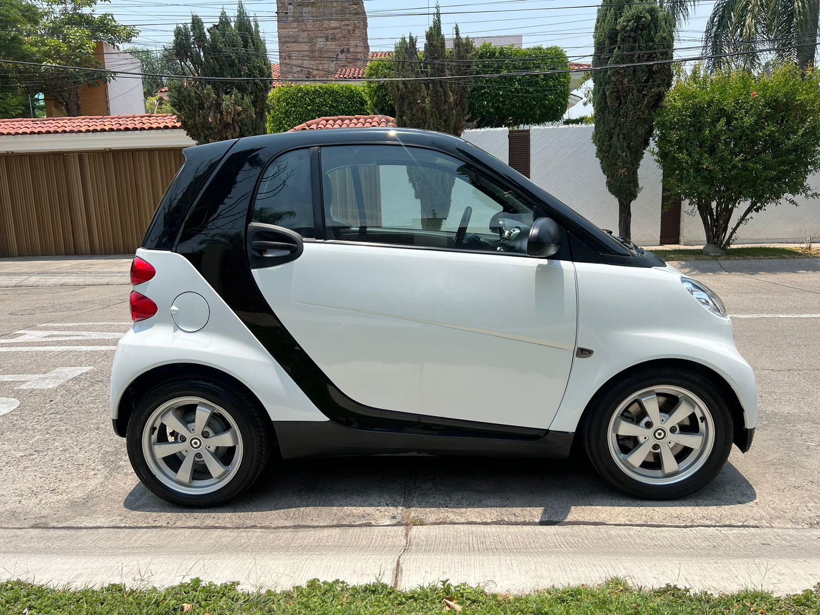 Smart Fortwo 2012 COUPE MHD BLACK & WHITE AUT Automático Blanco