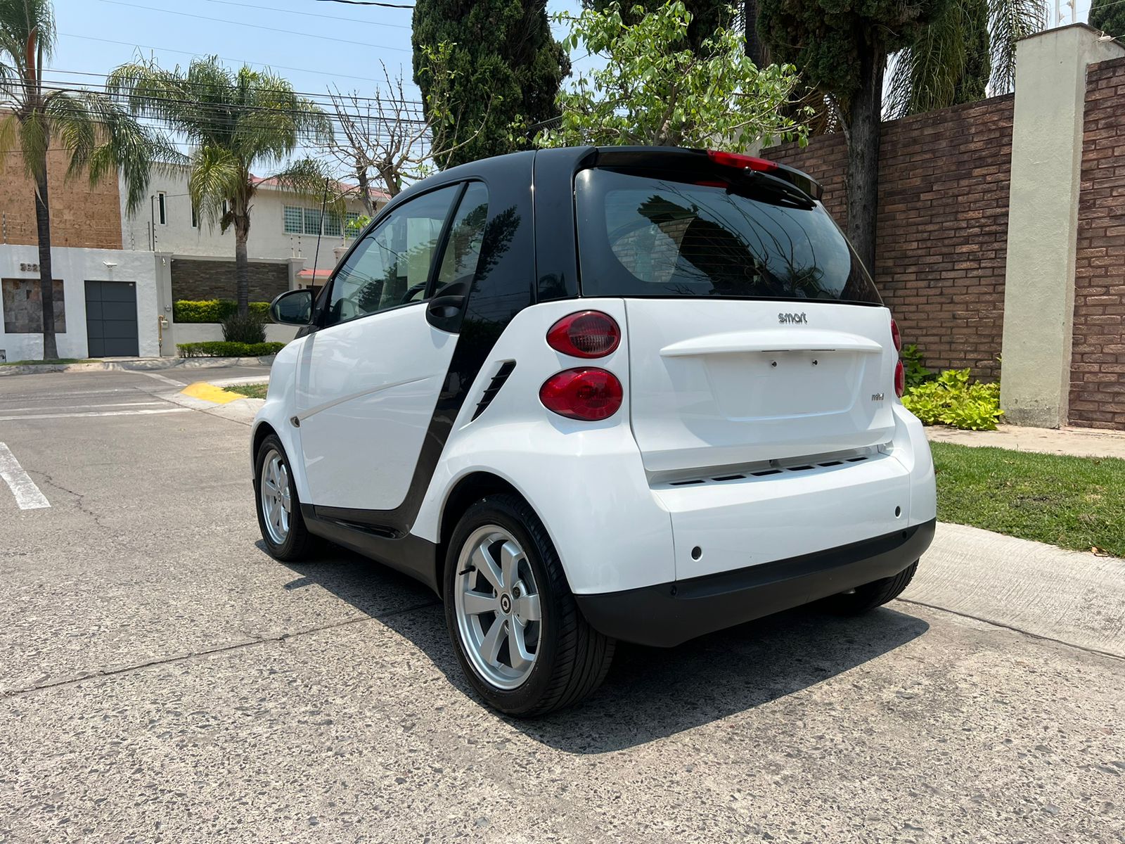 Smart Fortwo 2012 COUPE MHD BLACK & WHITE AUT Automático Blanco