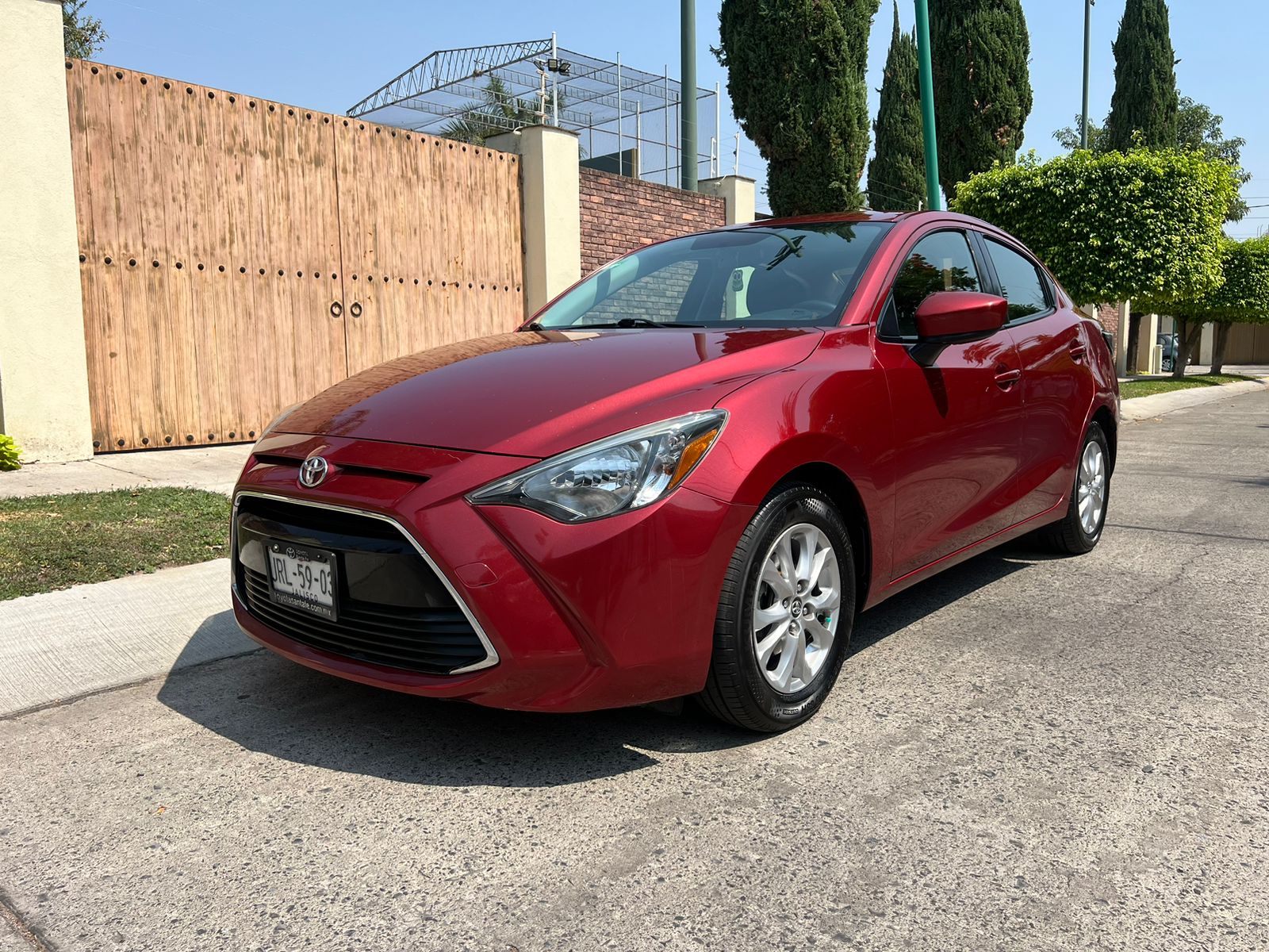 Toyota Yaris 2016 R Manual Rojo