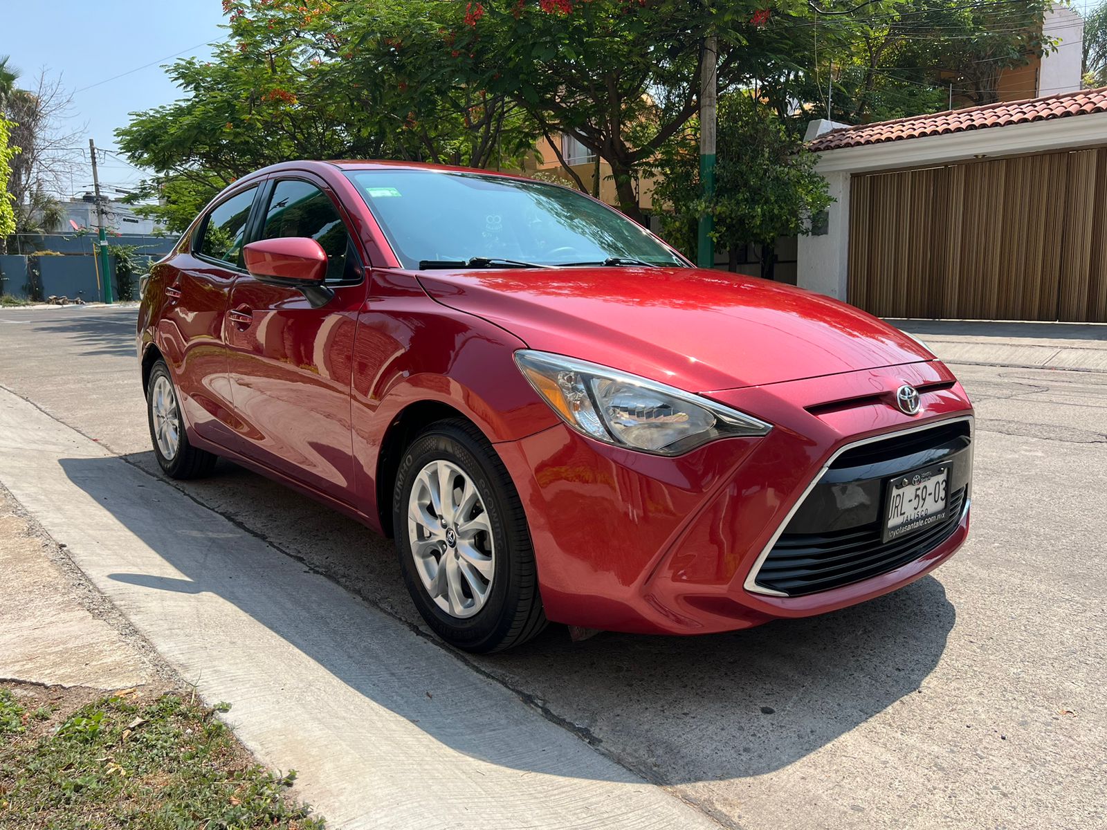 Toyota Yaris 2016 R Manual Rojo