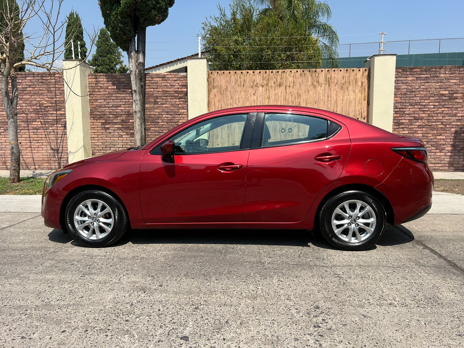 Toyota Yaris 2016 R Manual Rojo