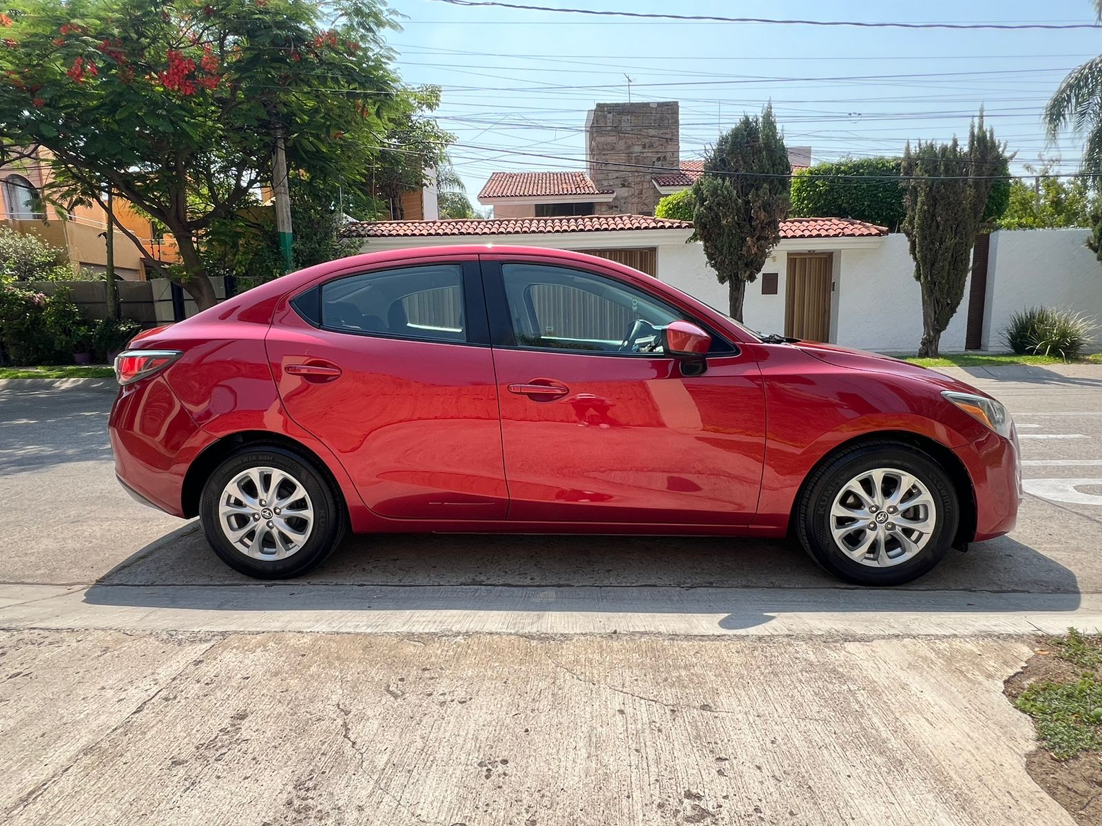 Toyota Yaris 2016 R Manual Rojo