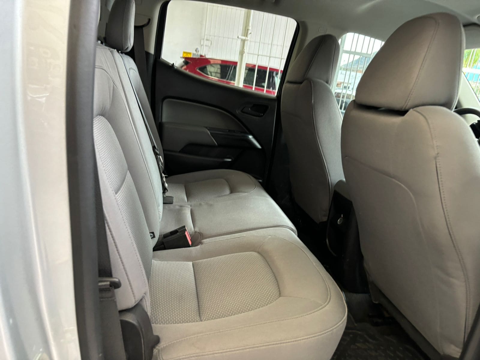 Chevrolet Colorado 2018 Doble Cabina 4x2 paq A Automático Plata