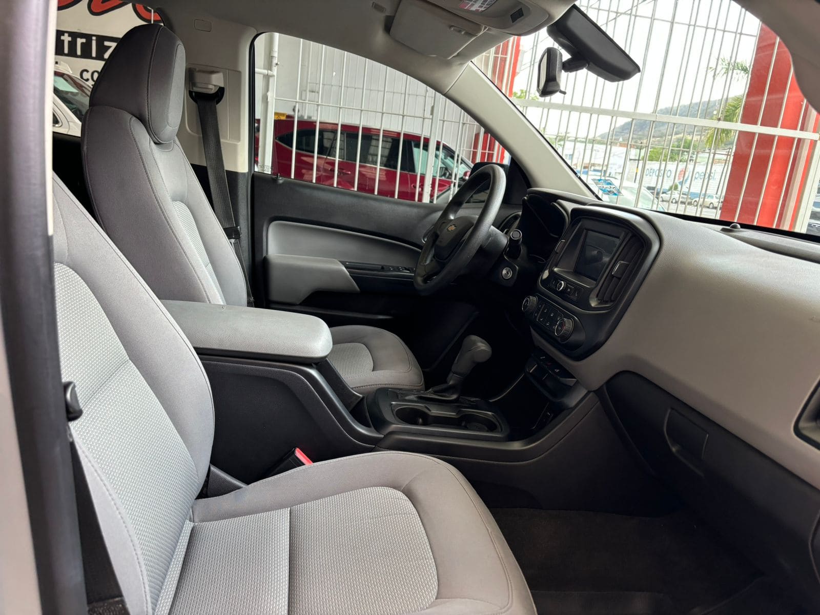 Chevrolet Colorado 2018 Doble Cabina 4x2 paq A Automático Plata
