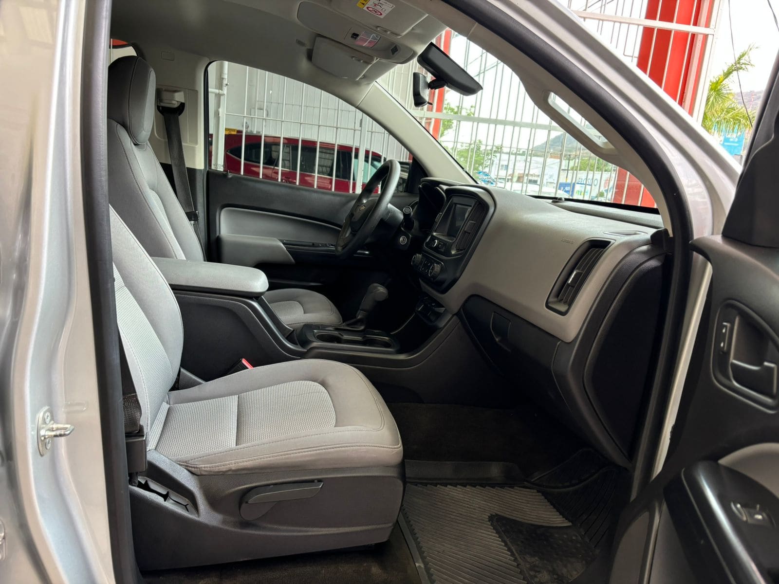 Chevrolet Colorado 2018 Doble Cabina 4x2 paq A Automático Plata