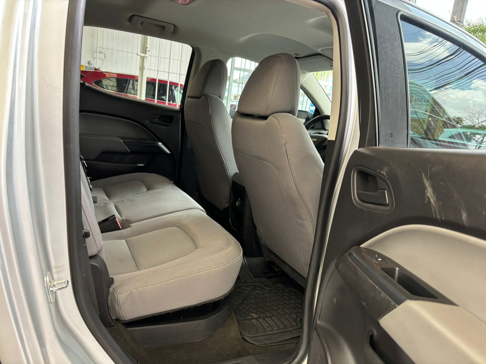 Chevrolet Colorado 2018 Doble Cabina 4x2 paq A Automático Plata