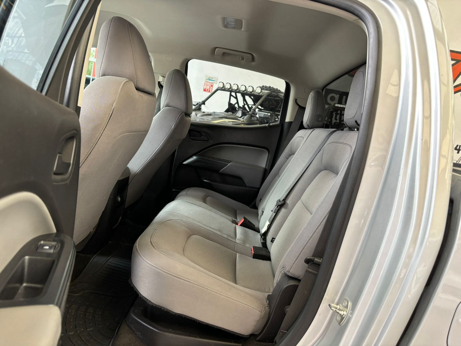 Chevrolet Colorado 2018 Doble Cabina 4x2 paq A Automático Plata