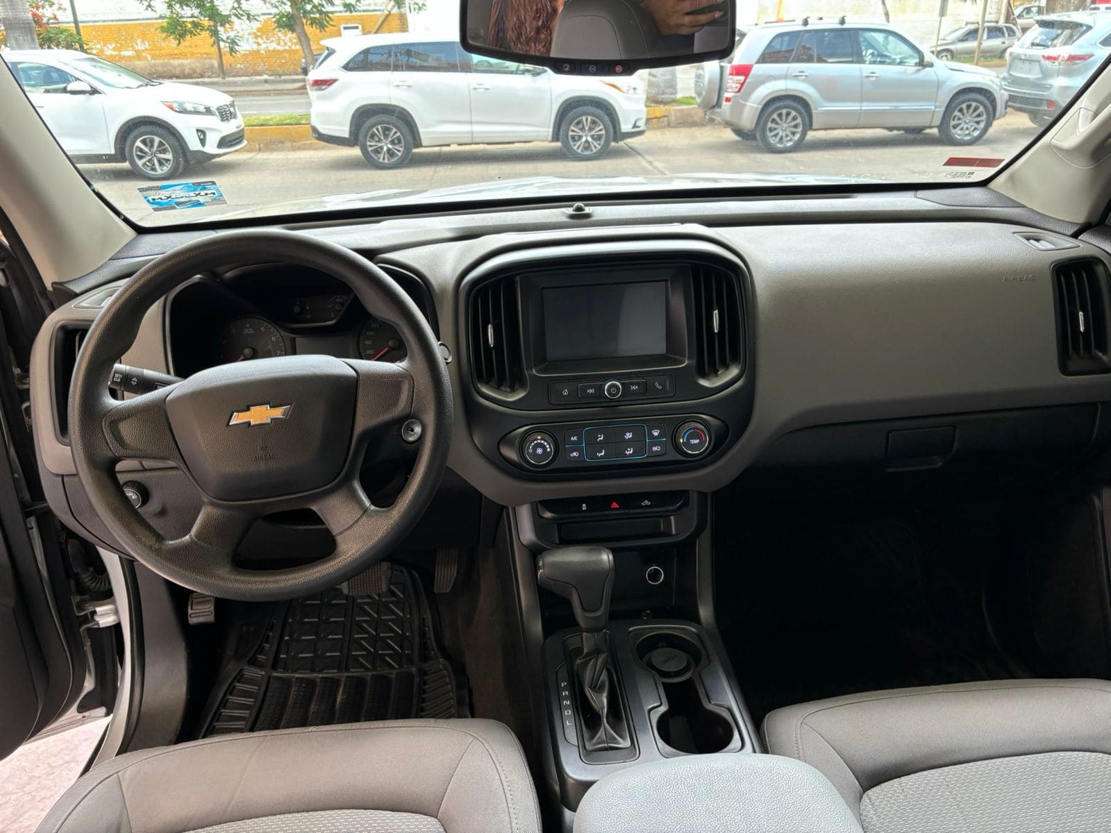 Chevrolet Colorado 2018 Doble Cabina 4x2 paq A Automático Plata
