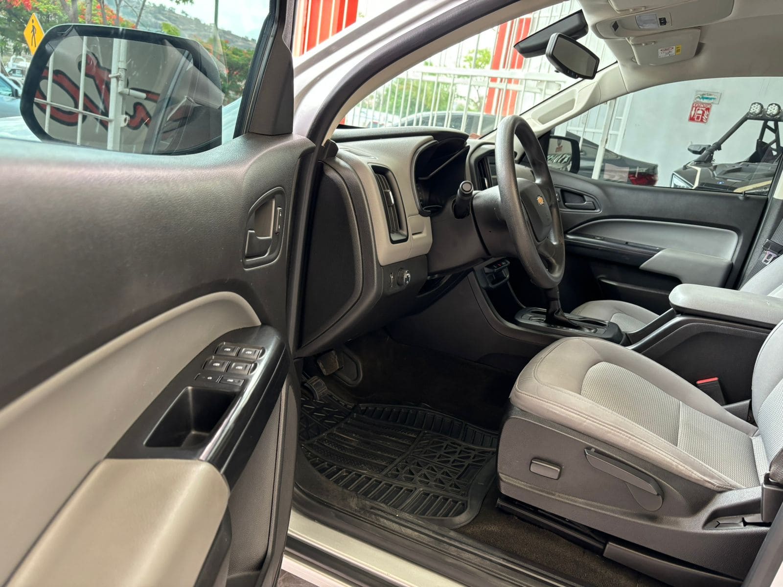 Chevrolet Colorado 2018 Doble Cabina 4x2 paq A Automático Plata