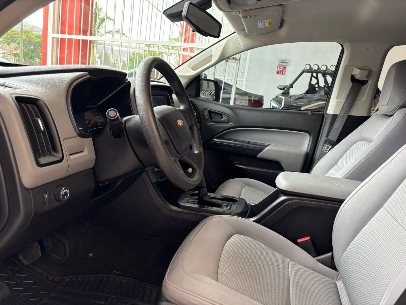 Chevrolet Colorado 2018 Doble Cabina 4x2 paq A Automático Plata