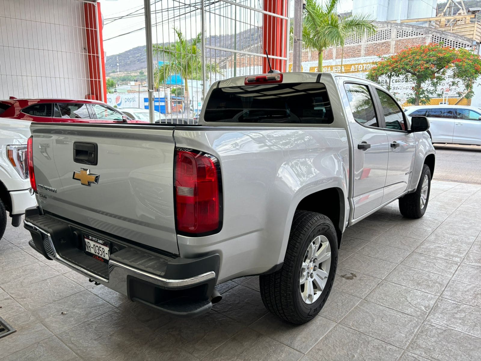 Chevrolet Colorado 2018 Doble Cabina 4x2 paq A Automático Plata