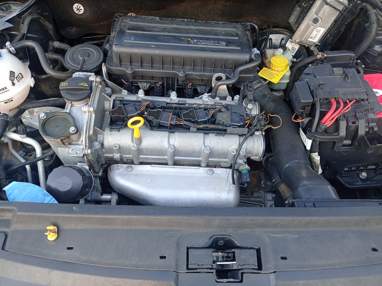 Volkswagen Vento 2015 Automático rines vidrios eléctricos Negro