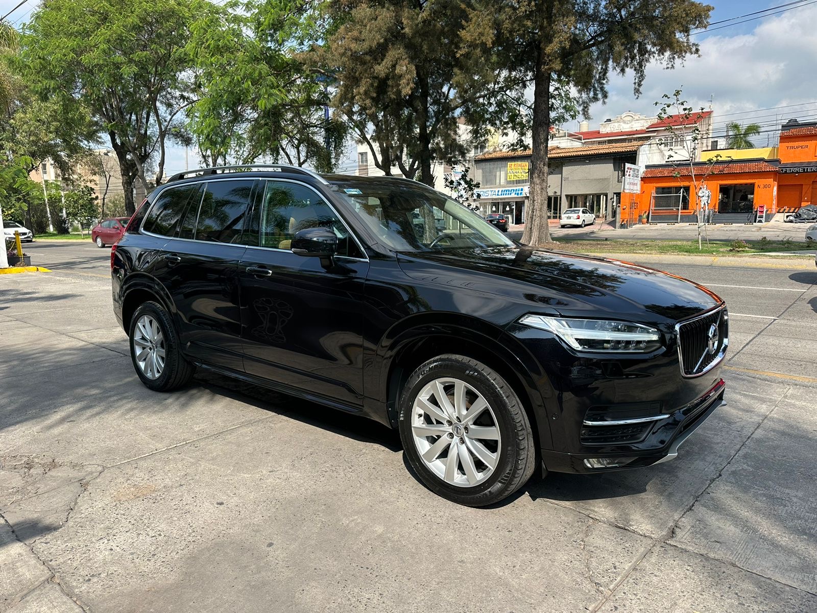 Volvo XC90 2016 Momentum Automático Negro