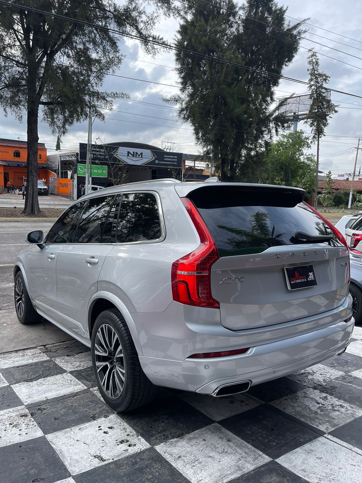 Volvo XC90 2021 Momentum Automático Gris