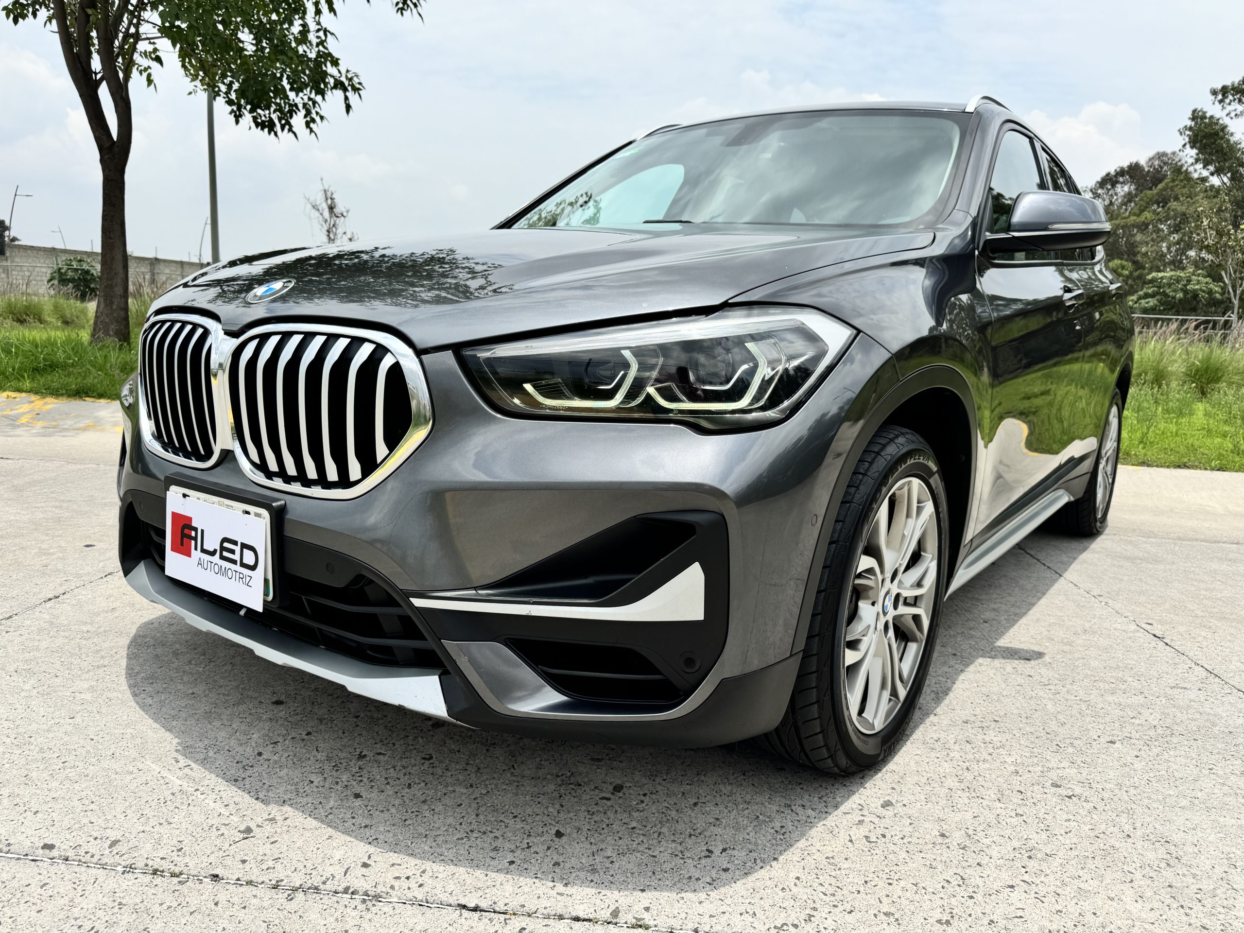 BMW X1 2021 20i X Line Automático Gris