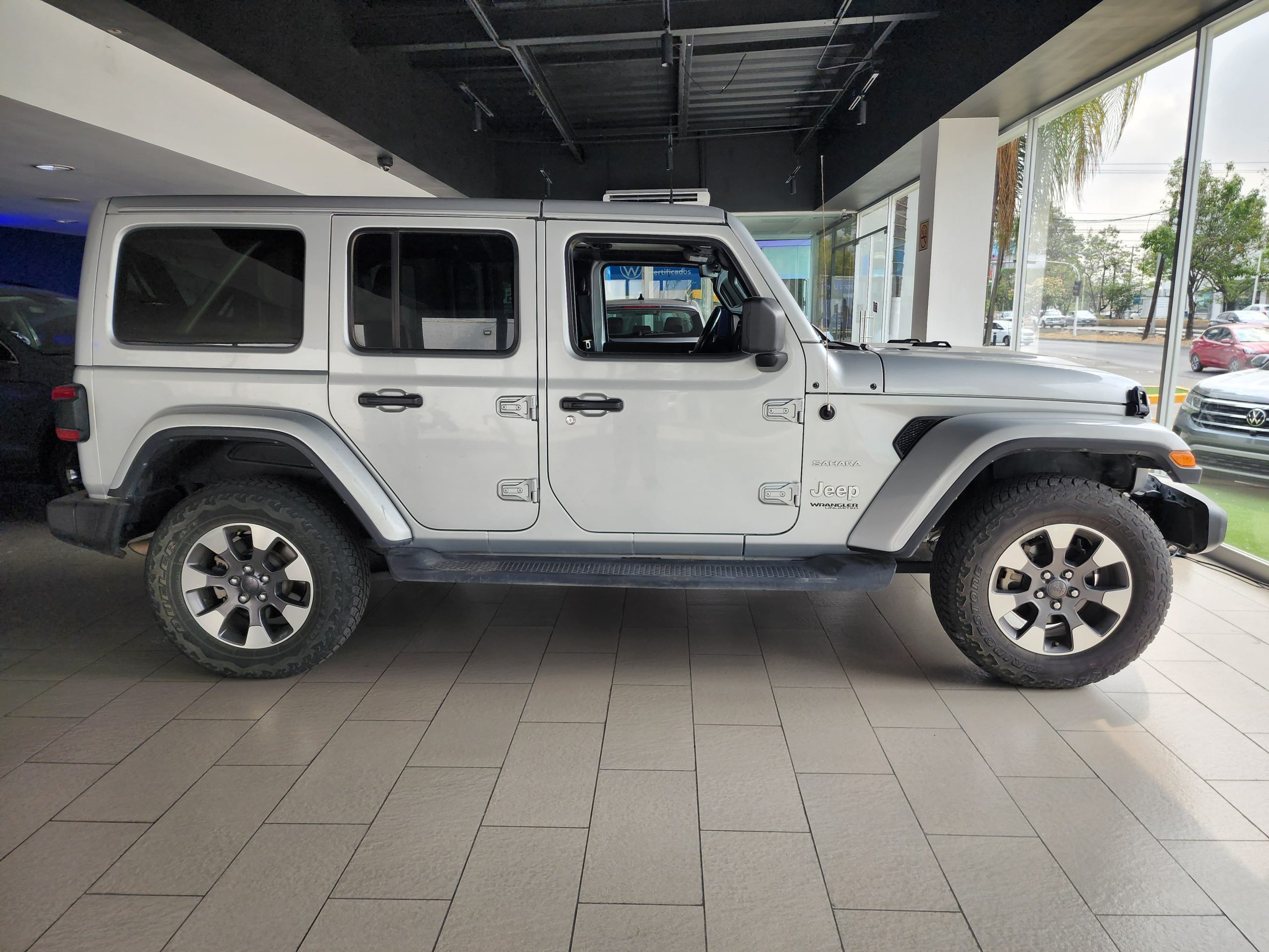 Jeep Wrangler 2022 Wrangler Unlimited Sahara Automático Plata