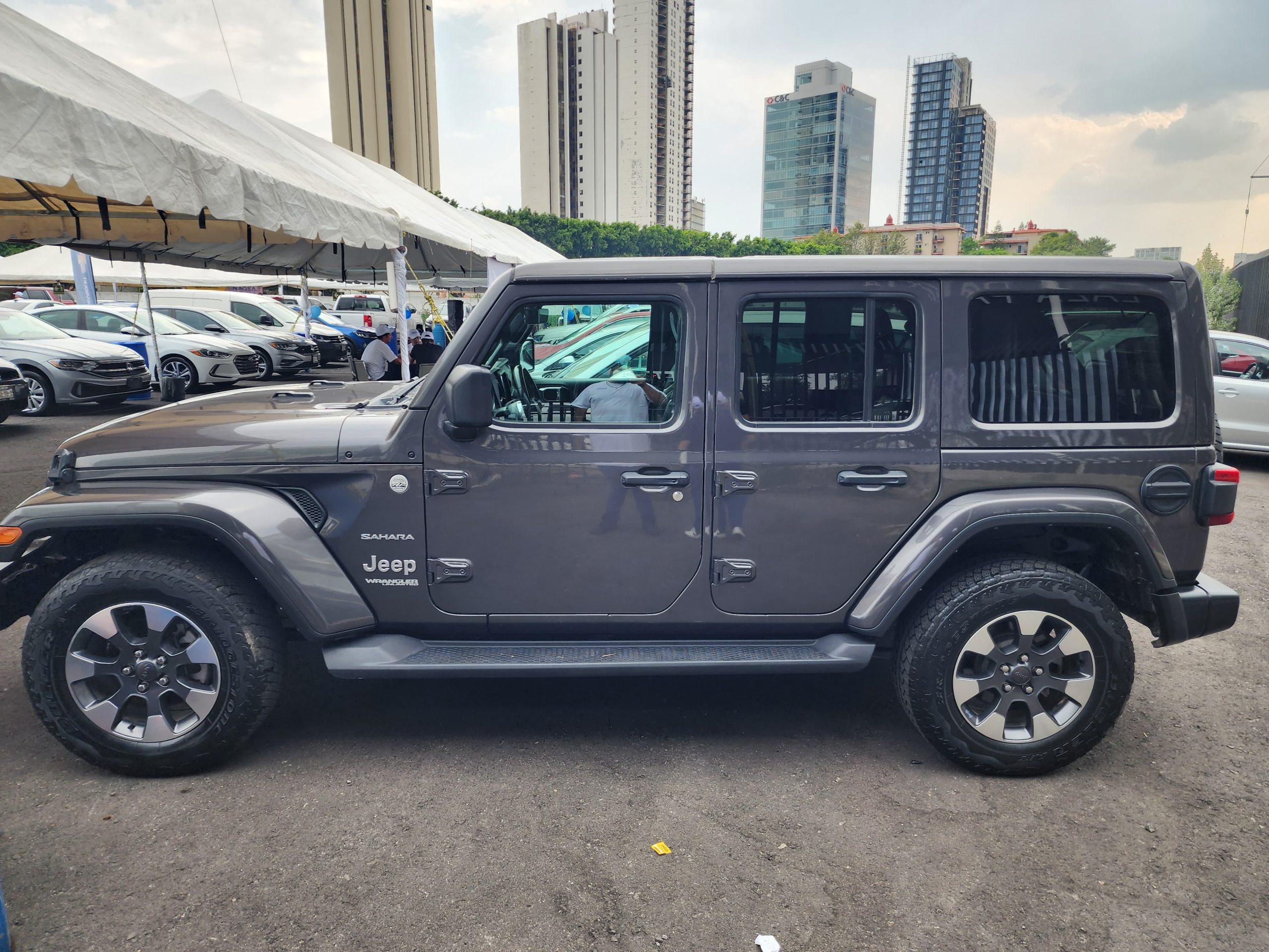 Jeep Wrangler 2022 Wrangler Unlimited Sahara Automático Gris