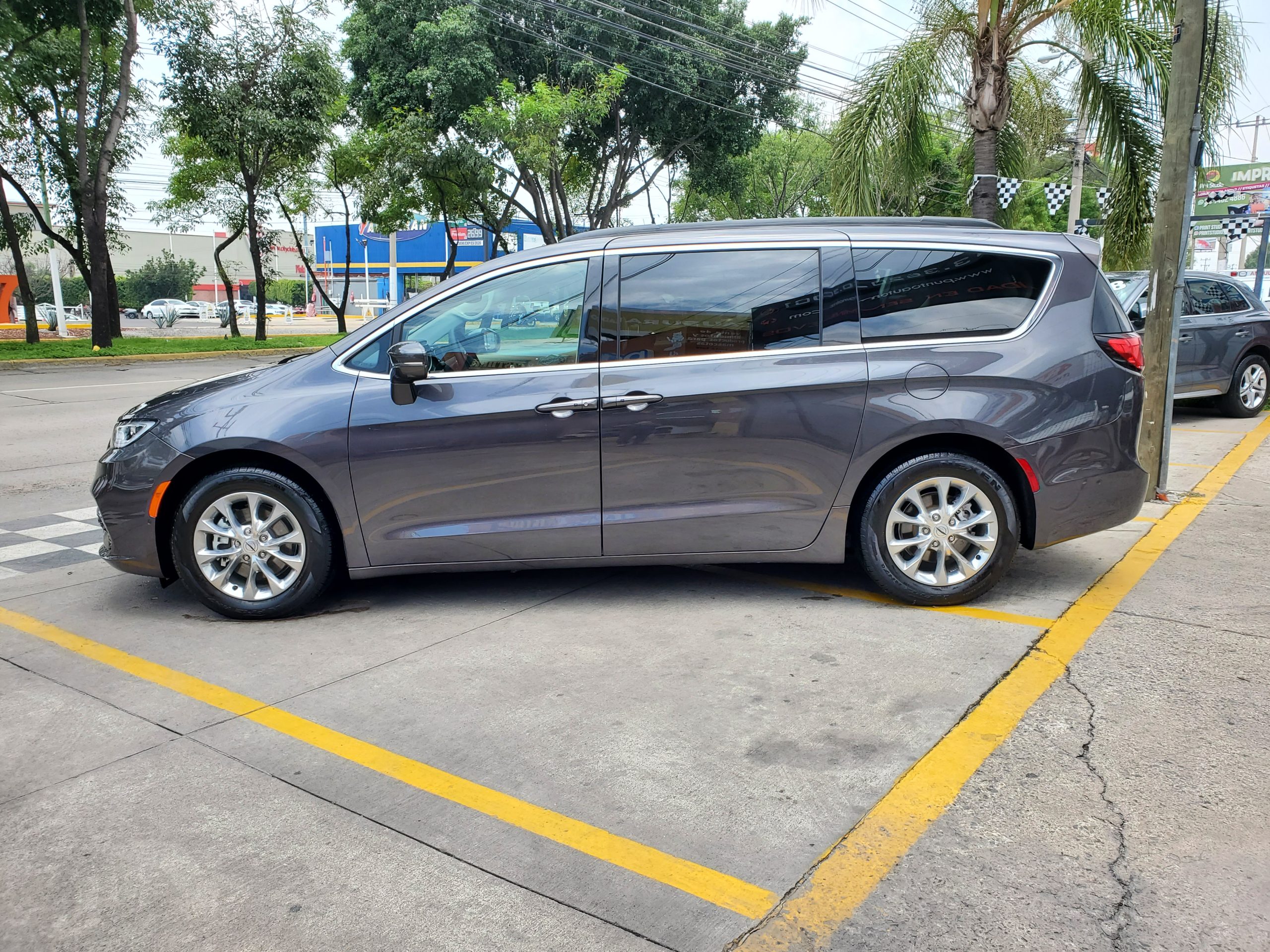 Chrysler Pacifica 2022 Limited Automático Gris