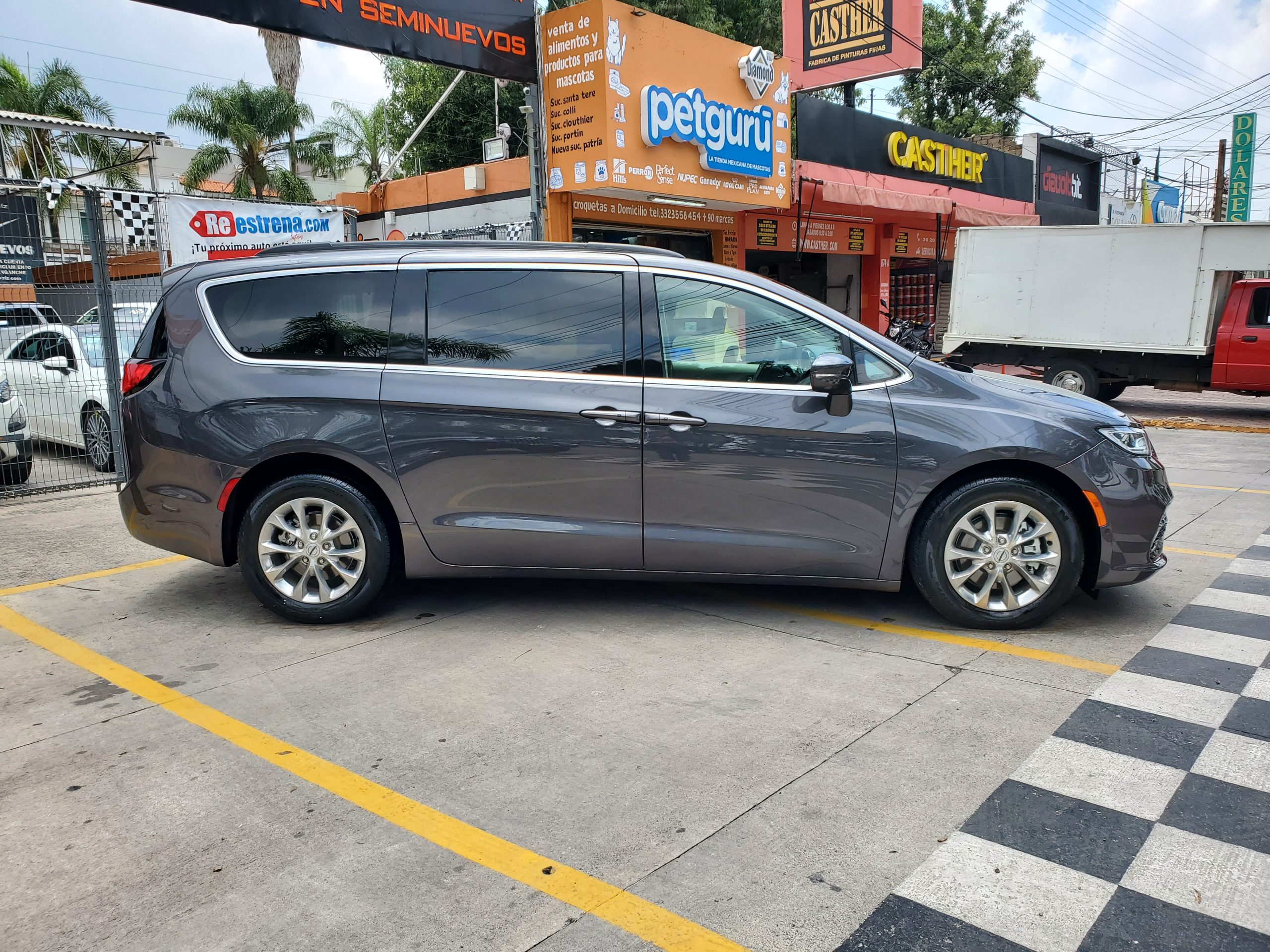 Chrysler Pacifica 2022 Limited Automático Gris