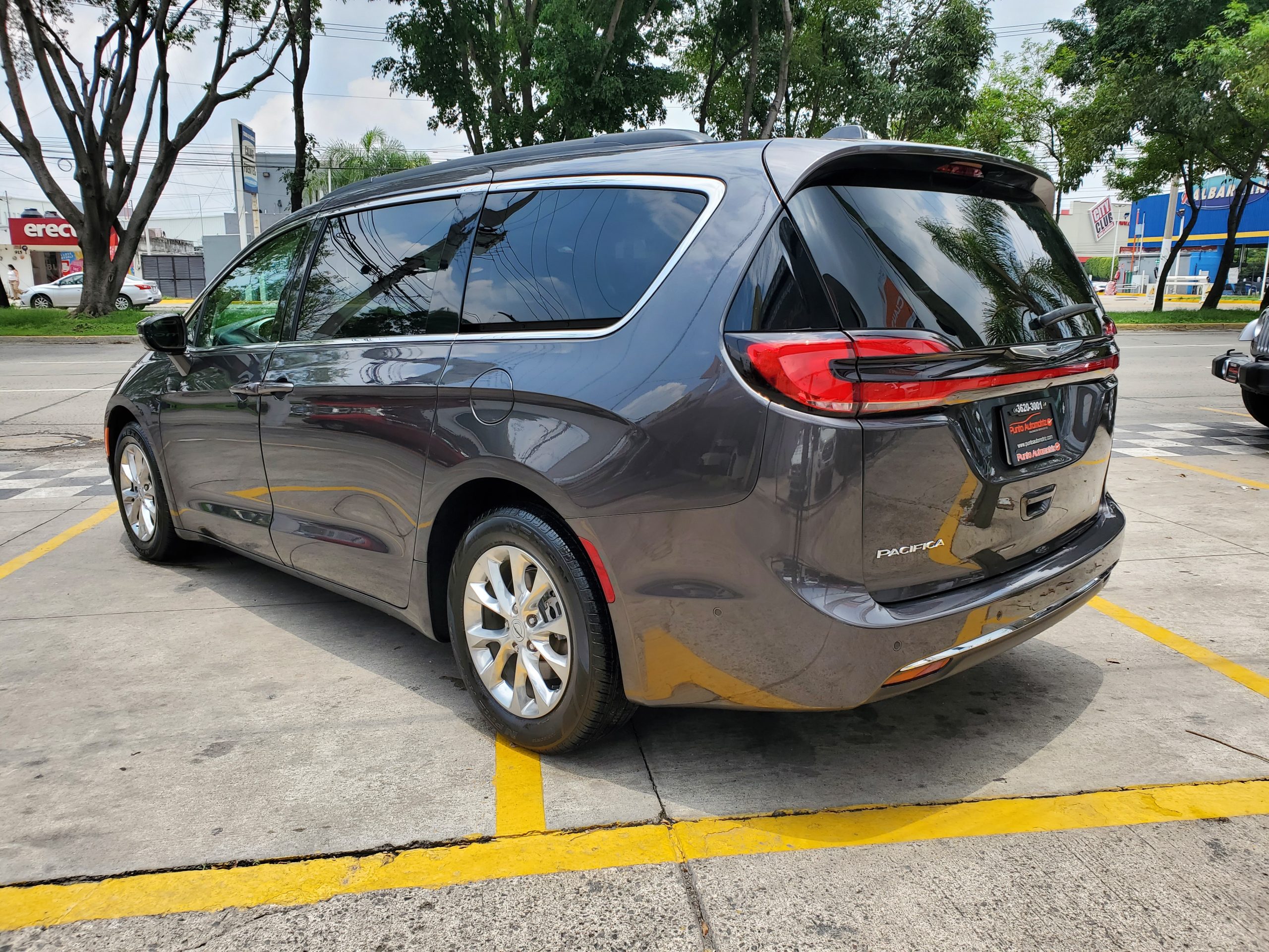 Chrysler Pacifica 2022 Limited Automático Gris