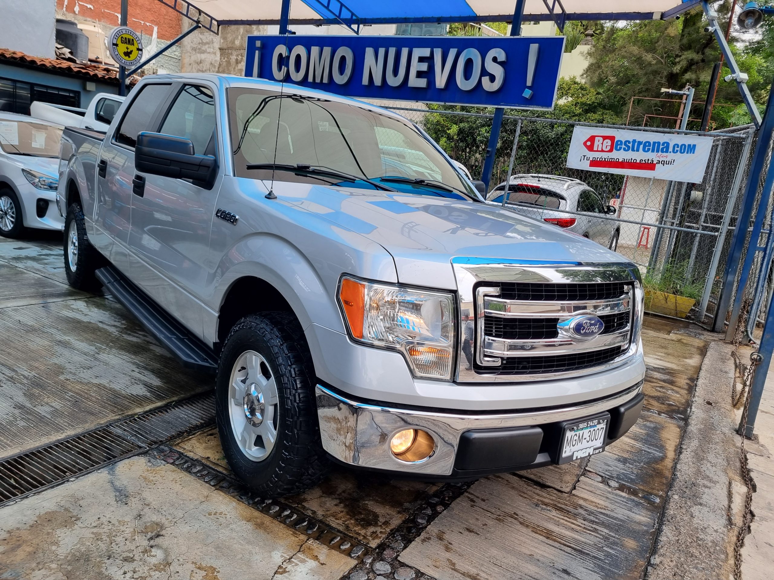 Ford Lobo 2014 XLT 4x2 DOBLE CABINA Automático Plata