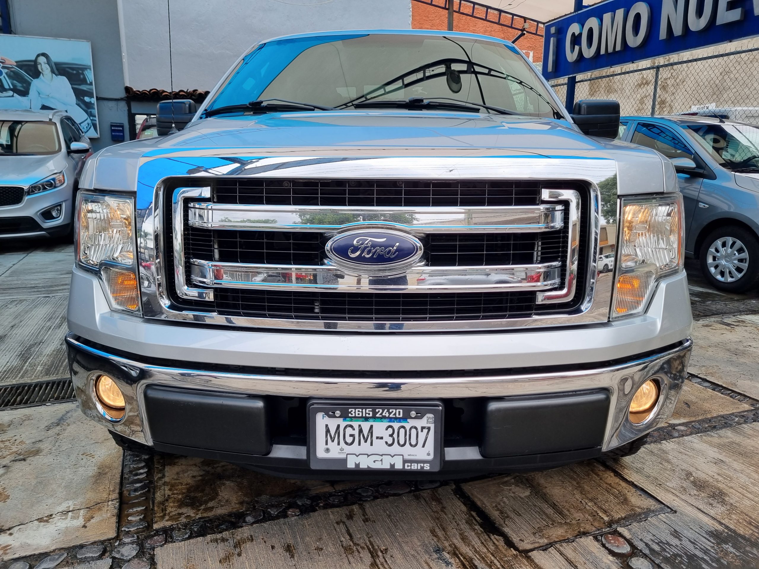 Ford Lobo 2014 XLT 4x2 DOBLE CABINA Automático Plata