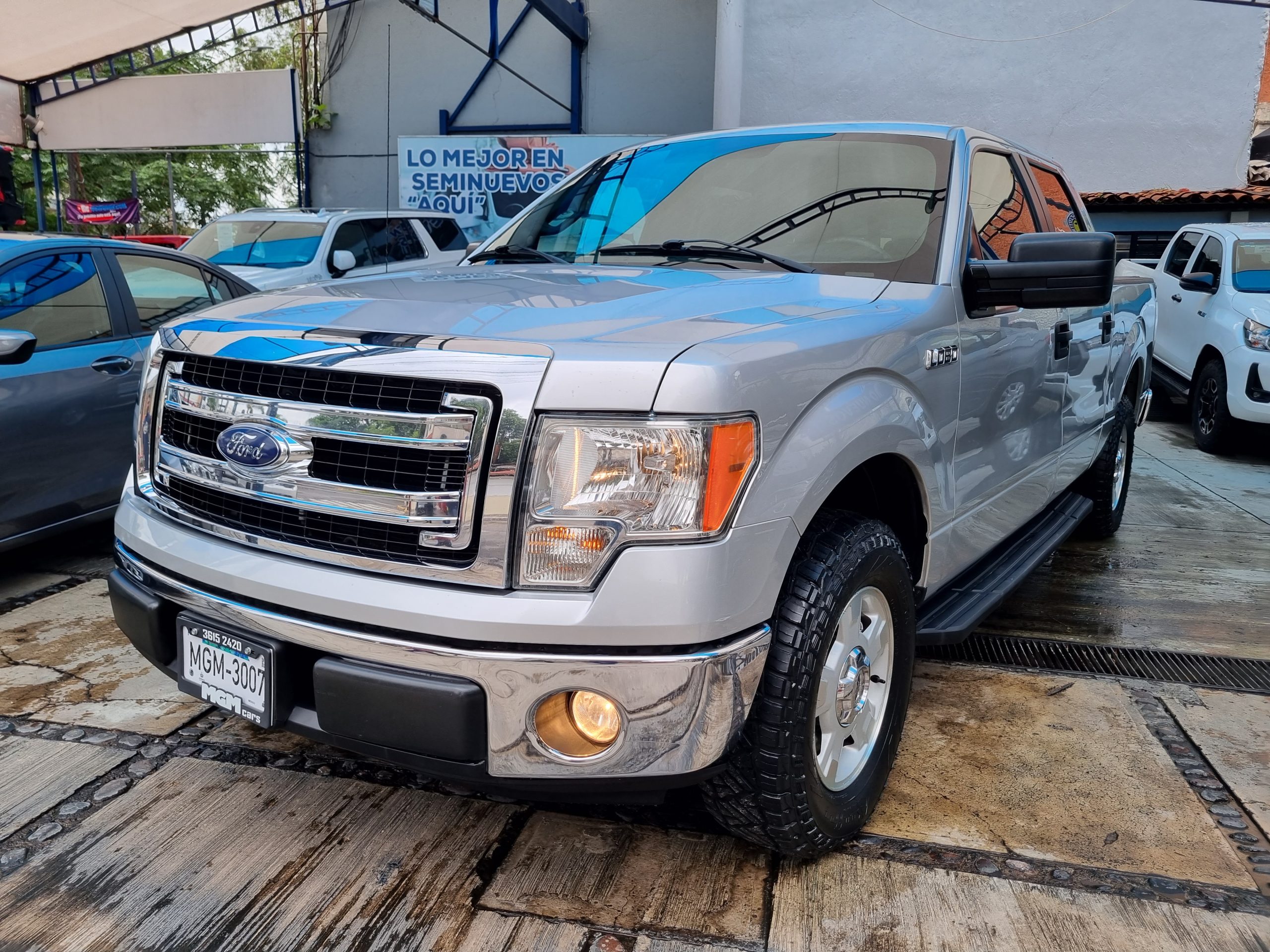 Ford Lobo 2014 XLT 4x2 DOBLE CABINA Automático Plata