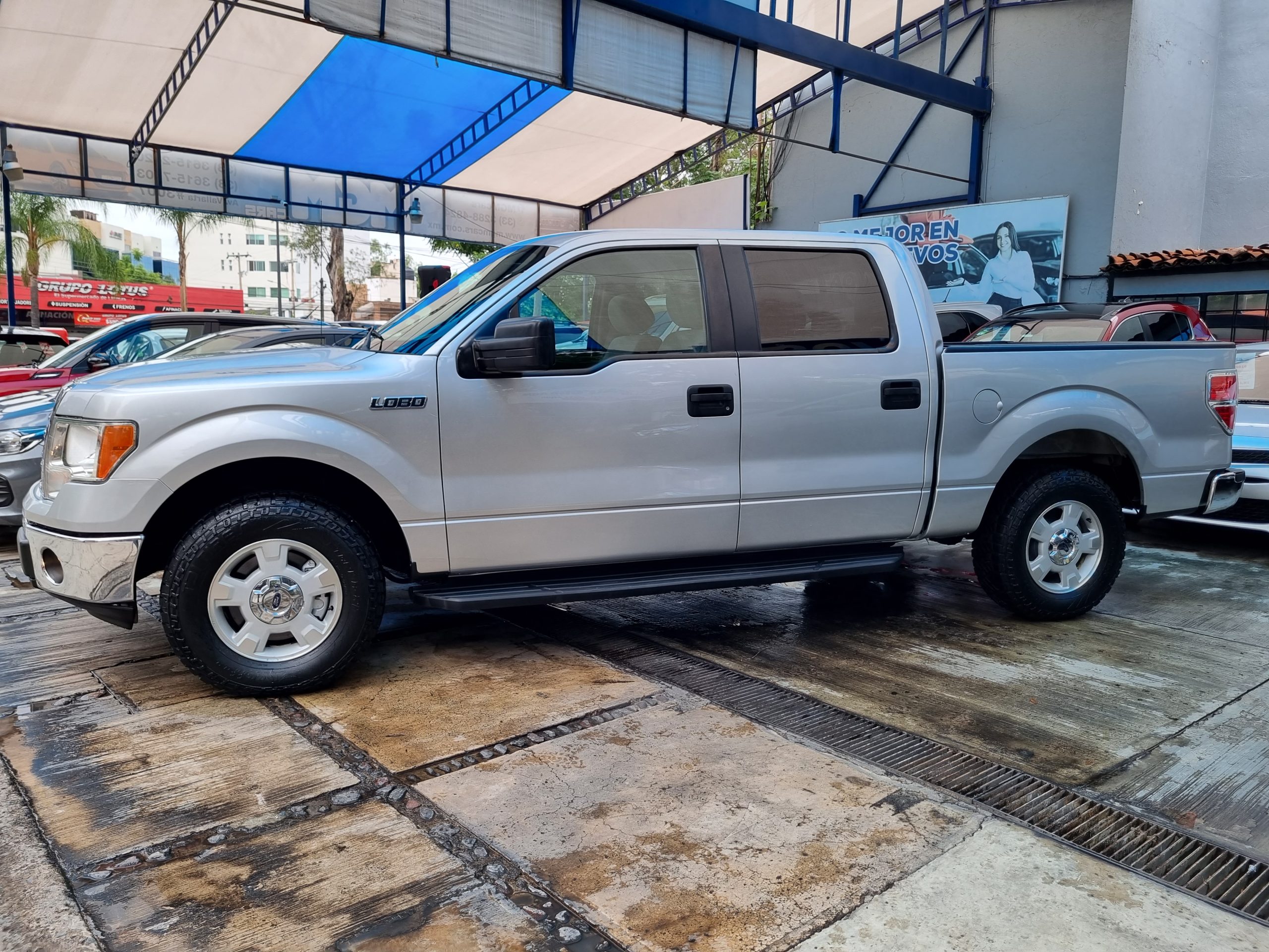 Ford Lobo 2014 XLT 4x2 DOBLE CABINA Automático Plata