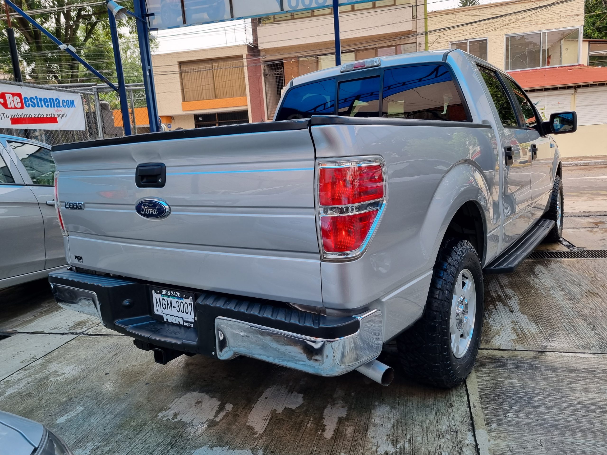 Ford Lobo 2014 XLT 4x2 DOBLE CABINA Automático Plata