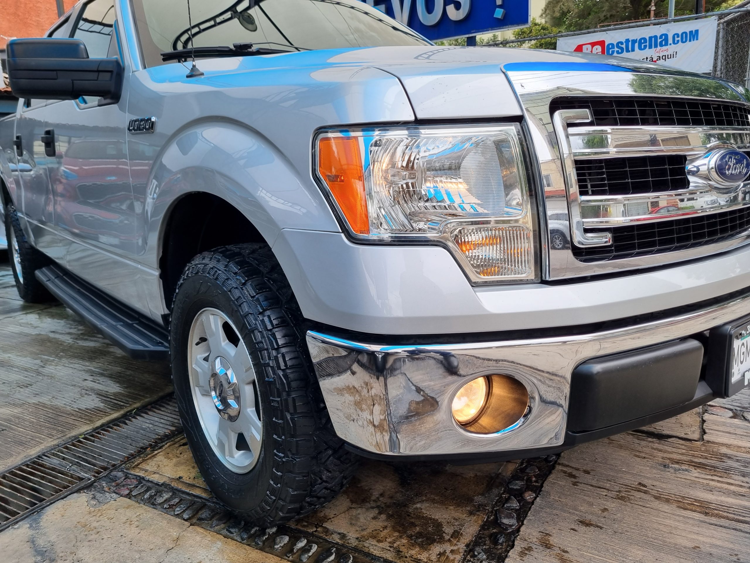 Ford Lobo 2014 XLT 4x2 DOBLE CABINA Automático Plata