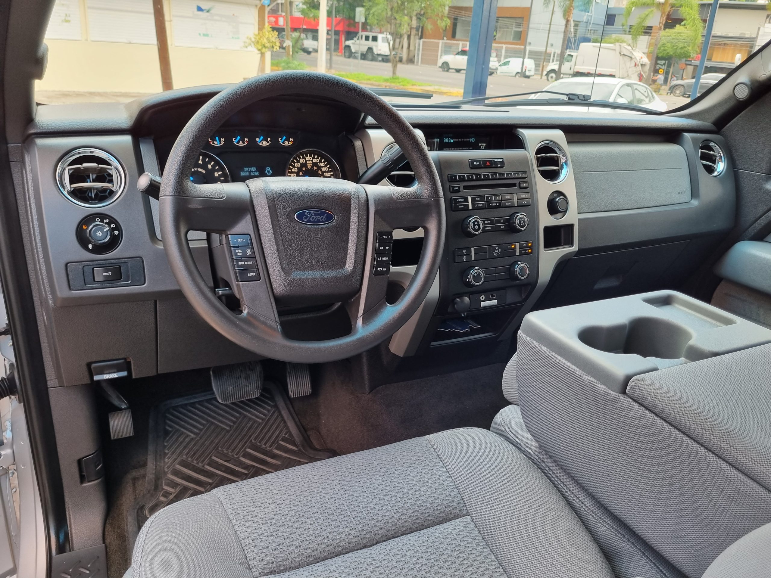 Ford Lobo 2014 XLT 4x2 DOBLE CABINA Automático Plata