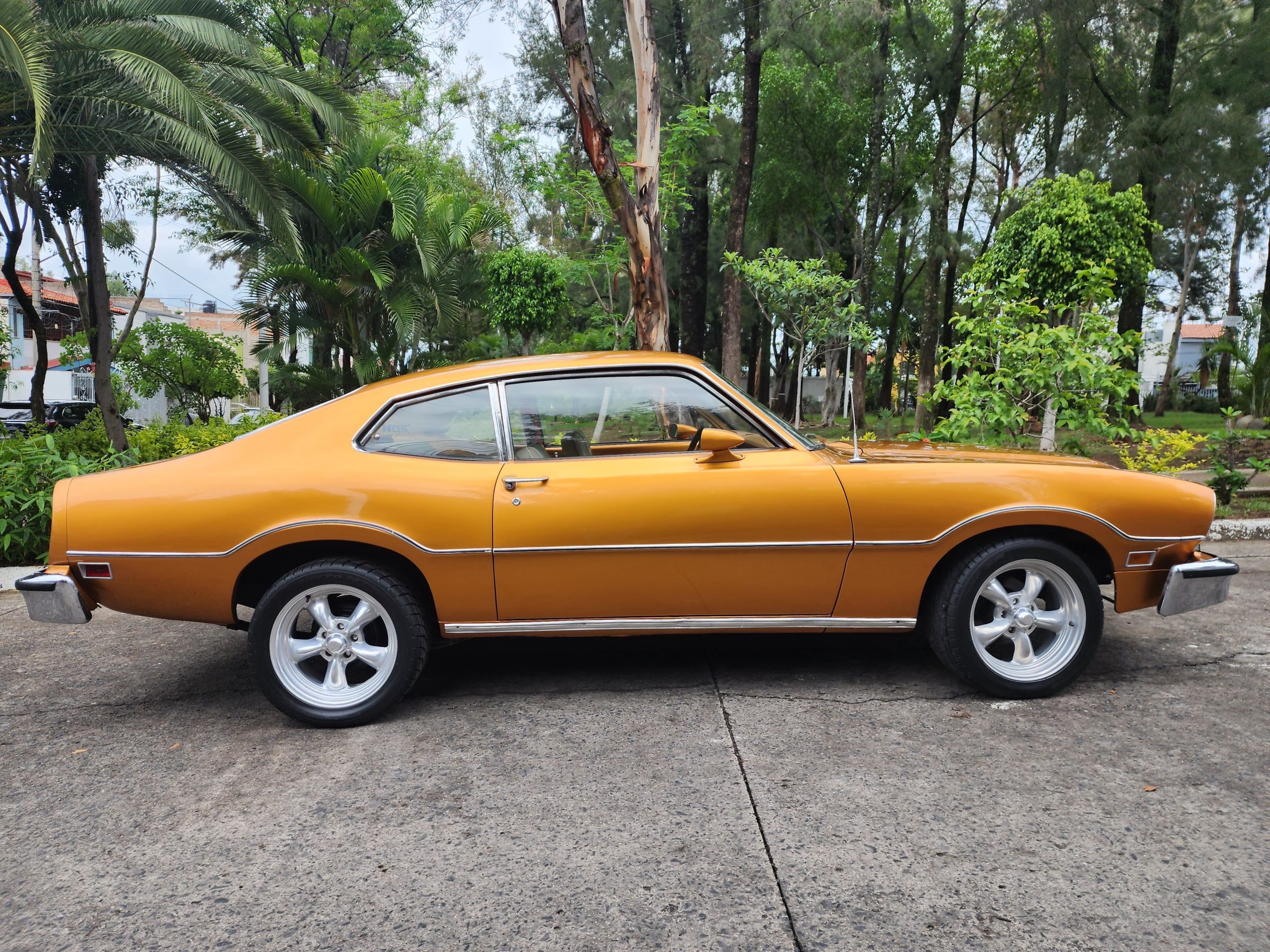 Ford Maverick 1976 Sedán Manual Bronce