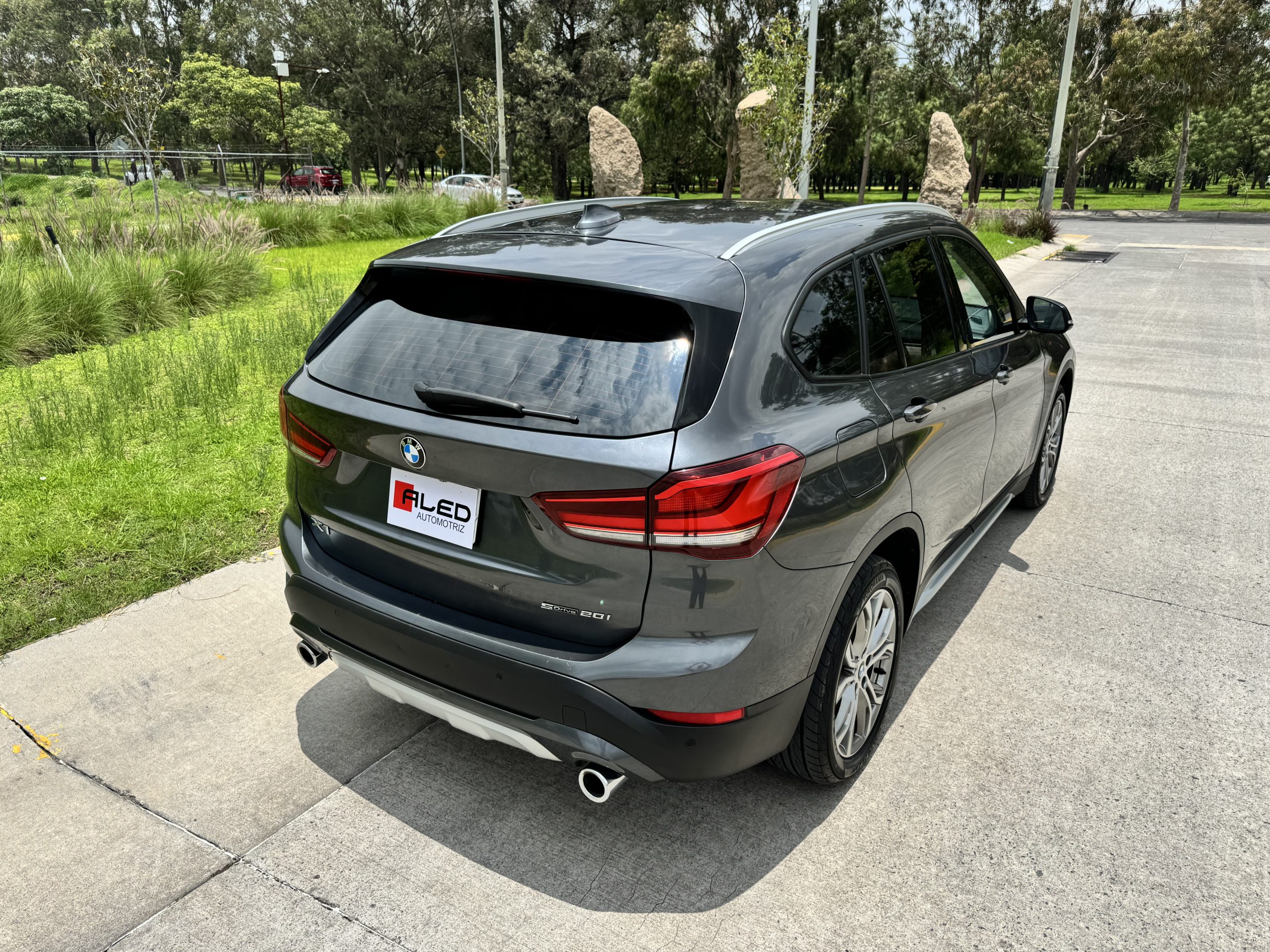 BMW X1 2021 20i X Line Automático Gris