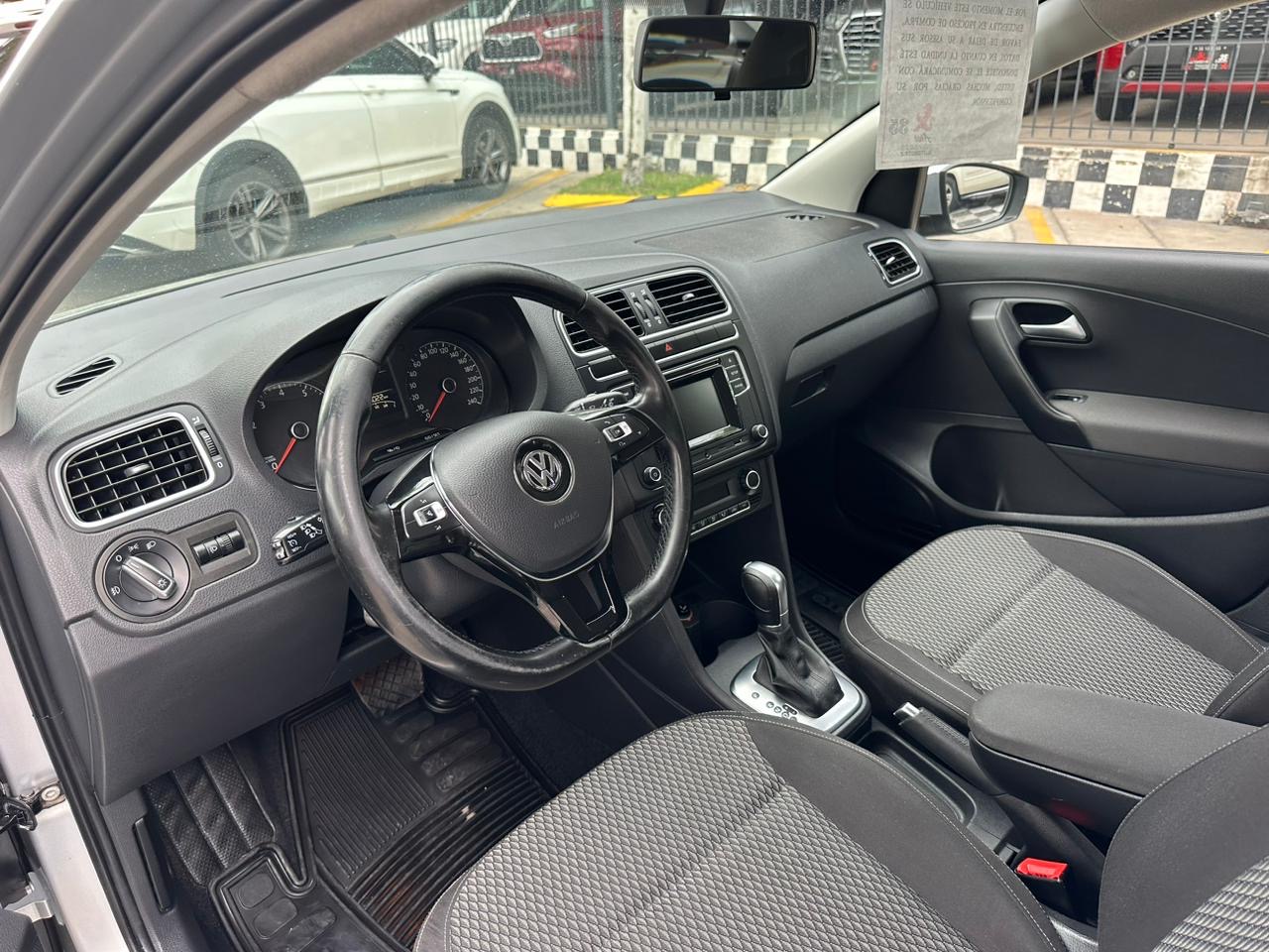 Volkswagen Vento 2017 Confortline Automático Plata