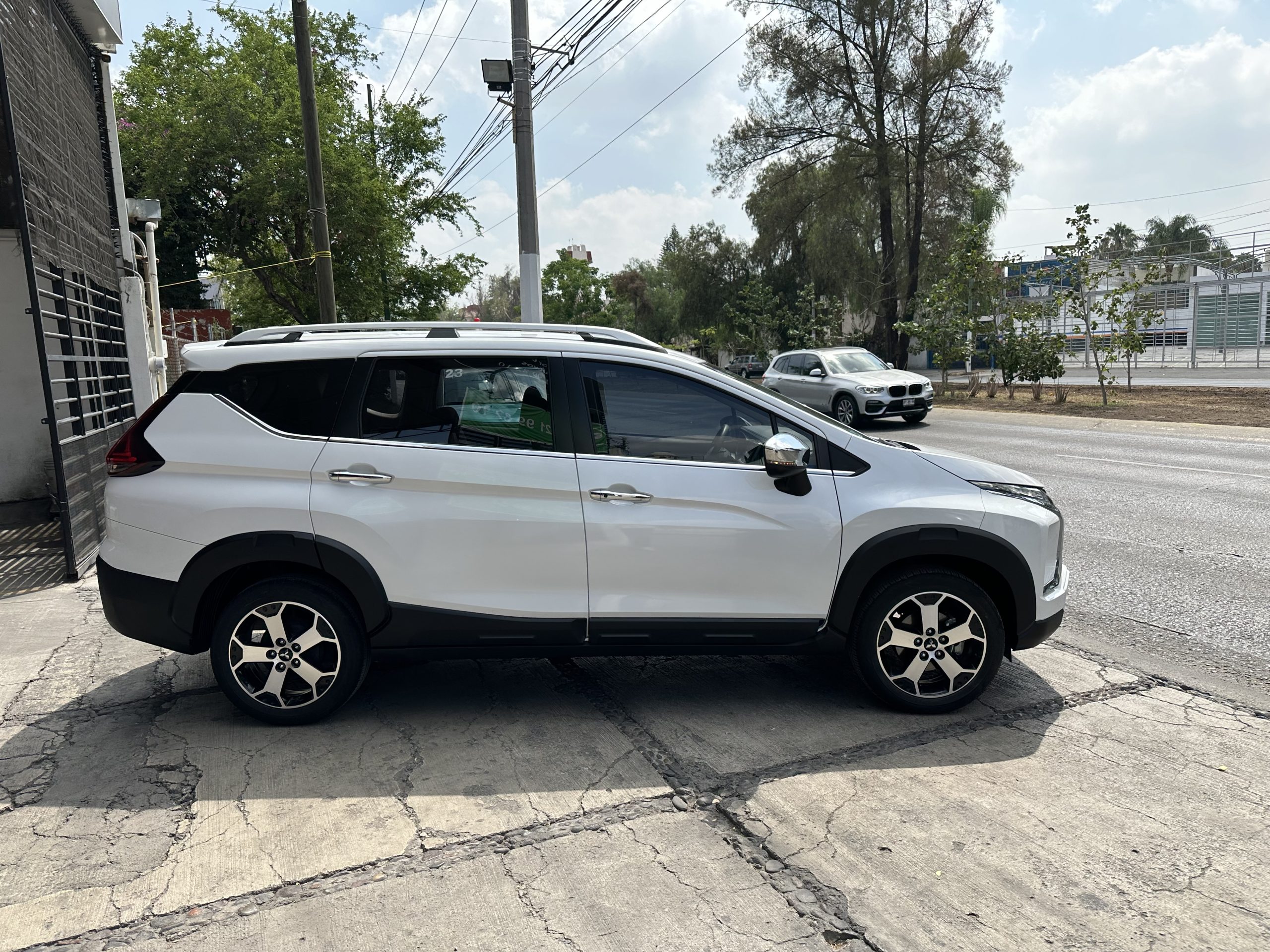 Mitsubishi XPander 2023 Ltd Automático Blanco