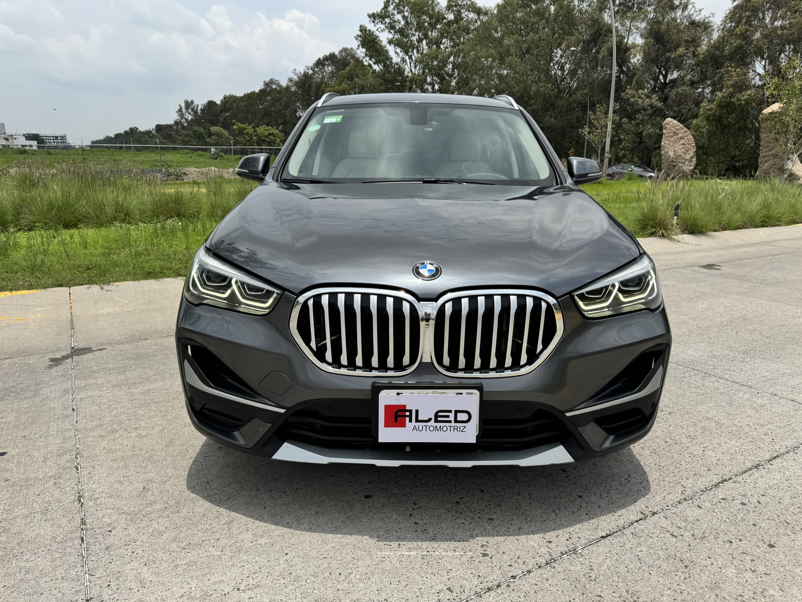 BMW X1 2021 20i X Line Automático Gris