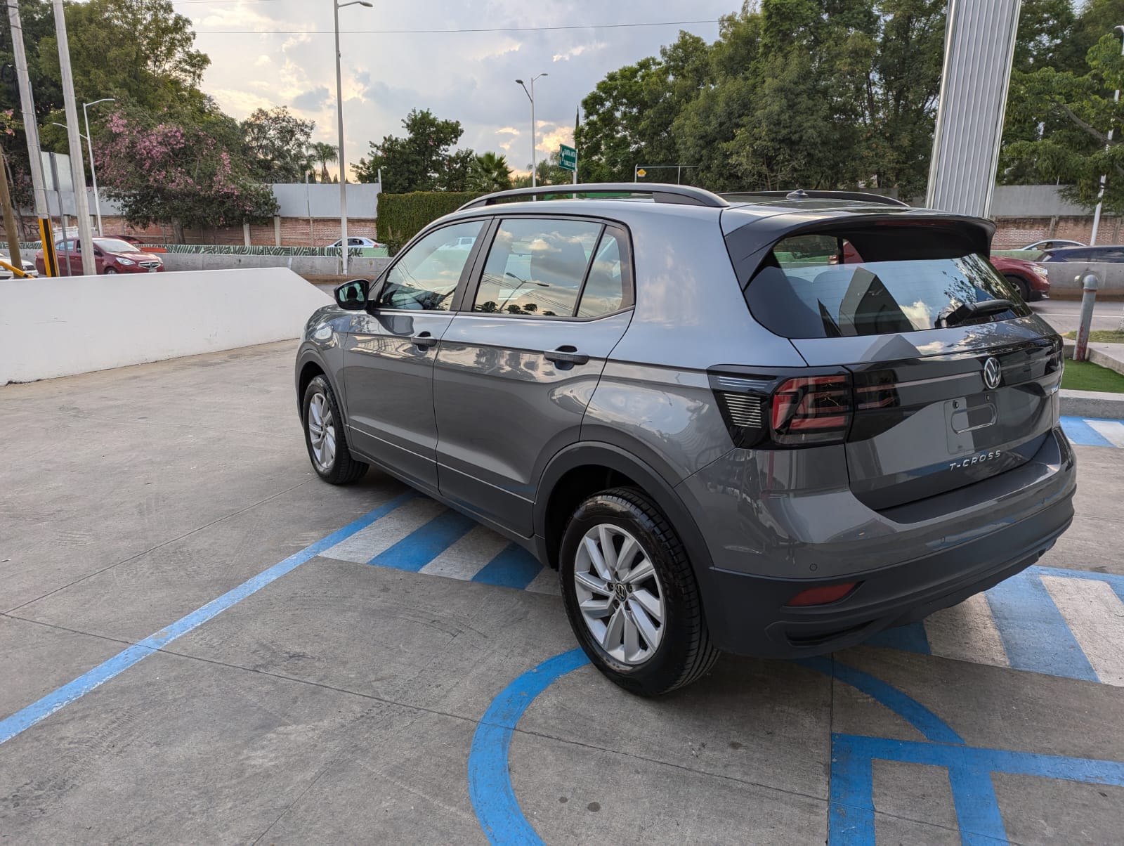 Volkswagen T-Cross 2023 Trendline Automático Gris