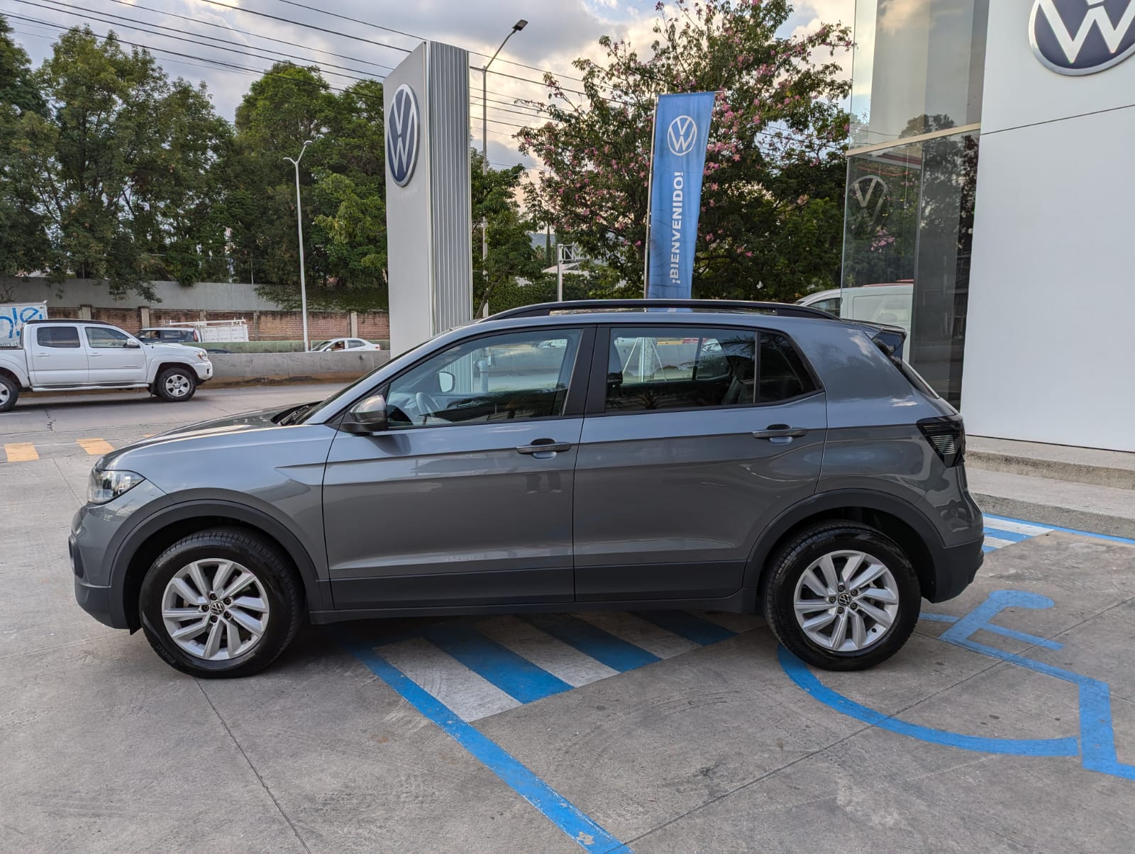 Volkswagen T-Cross 2023 Trendline Automático Gris