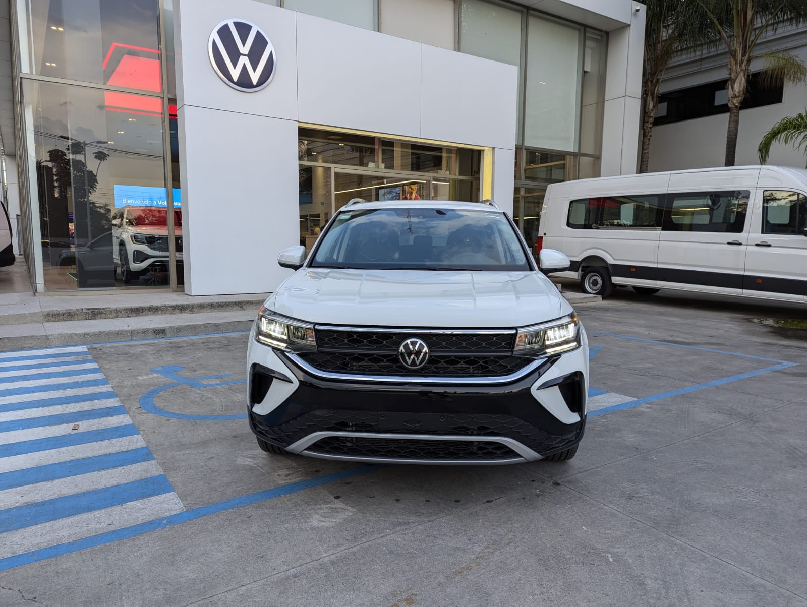 Volkswagen Taos 2023 Comfortline Automático Blanco