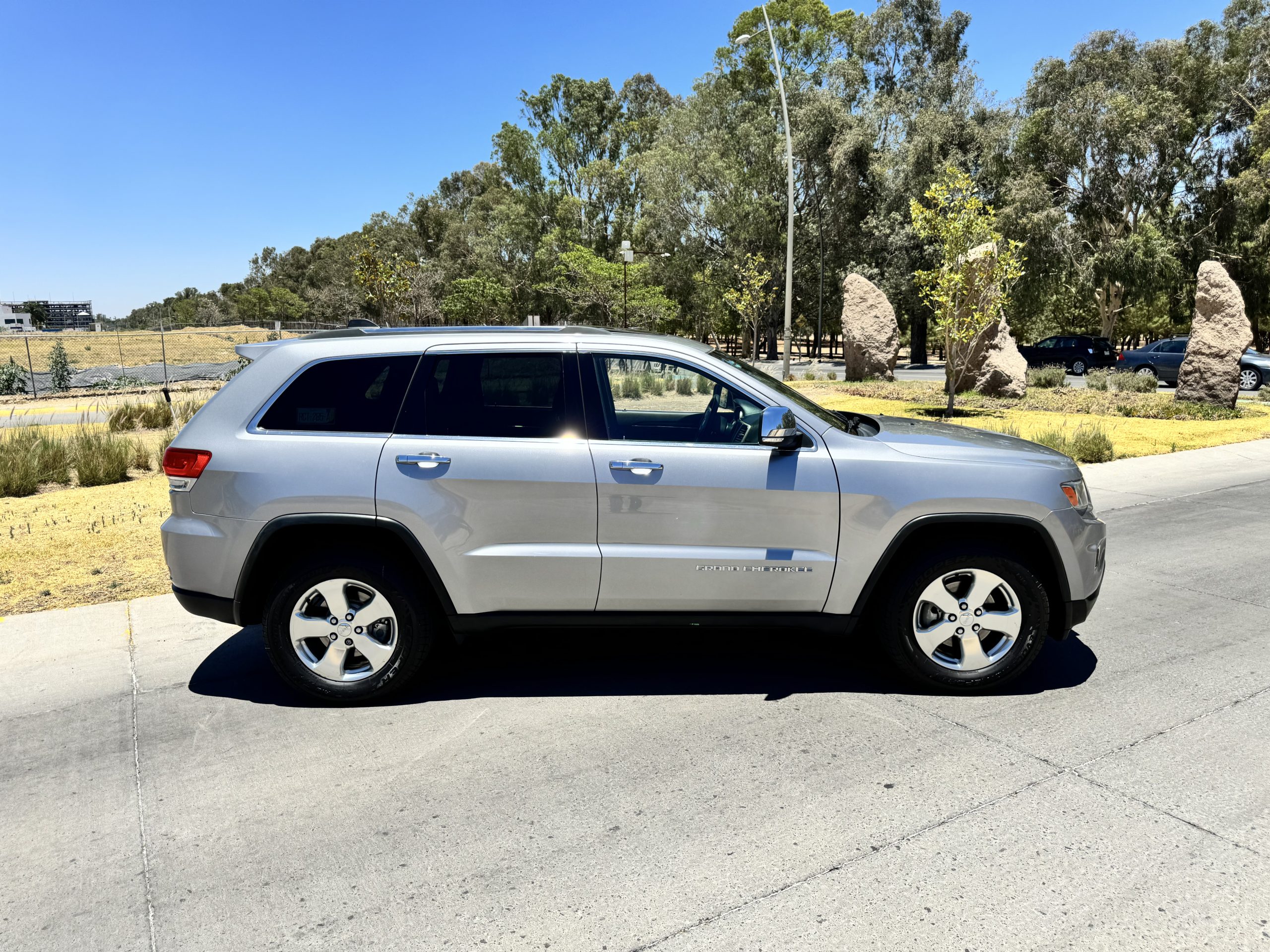 Jeep Grand Cherokee 2014 Limited Lujo Automático Gris