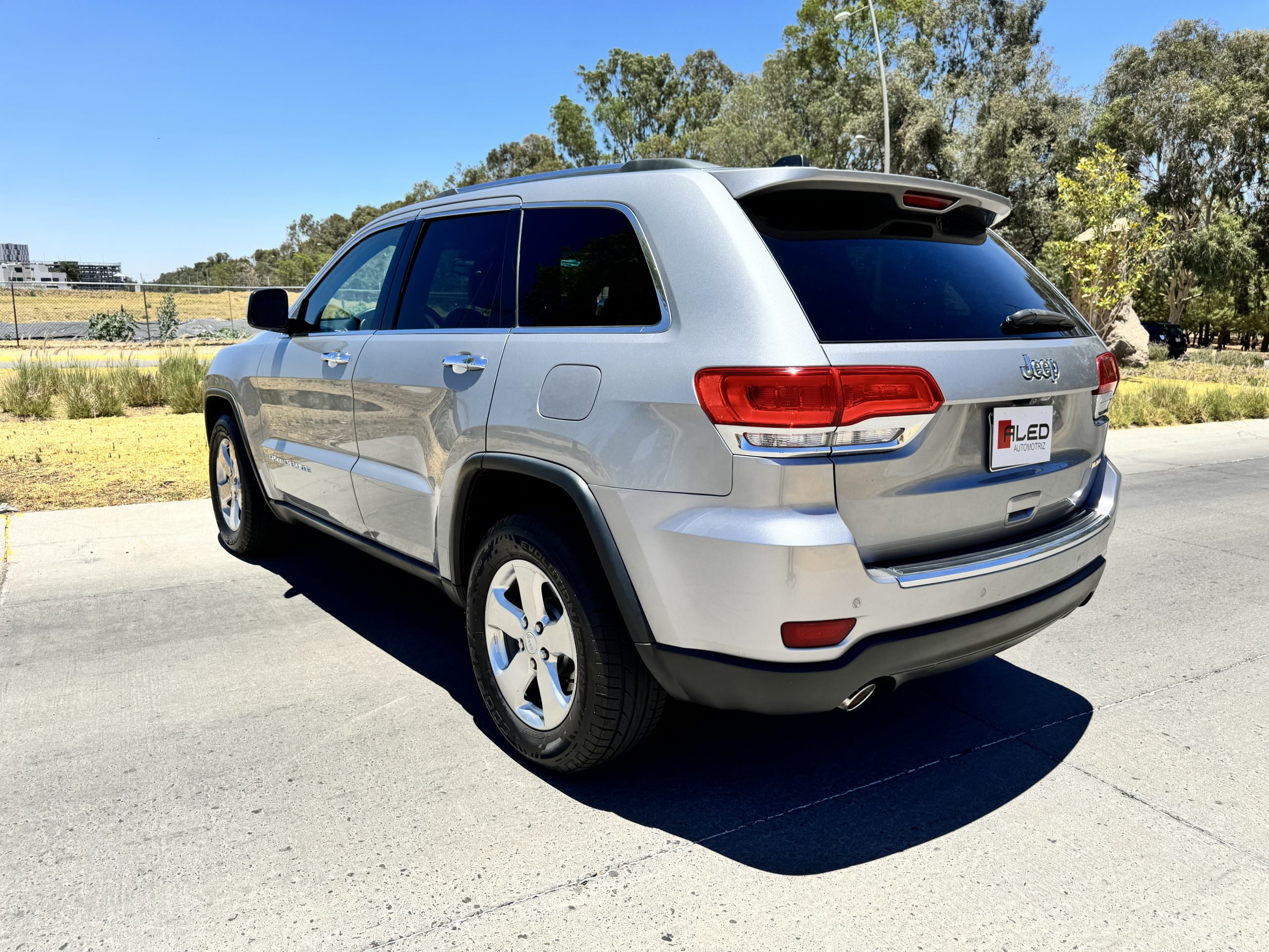 Jeep Grand Cherokee 2014 Limited Lujo Automático Gris